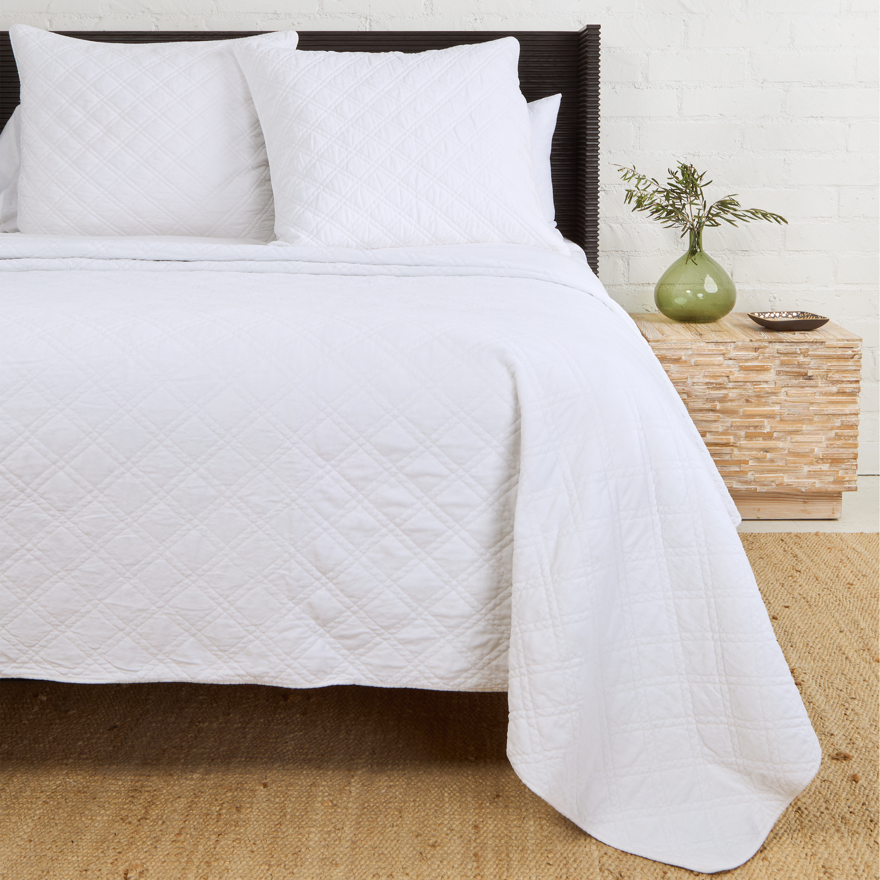 Luxury Brussels Coverlet - Soft & Breathable Bedspread for All Seasons - Perfect for Master Bedroom, Guest Room & Hotel Decor