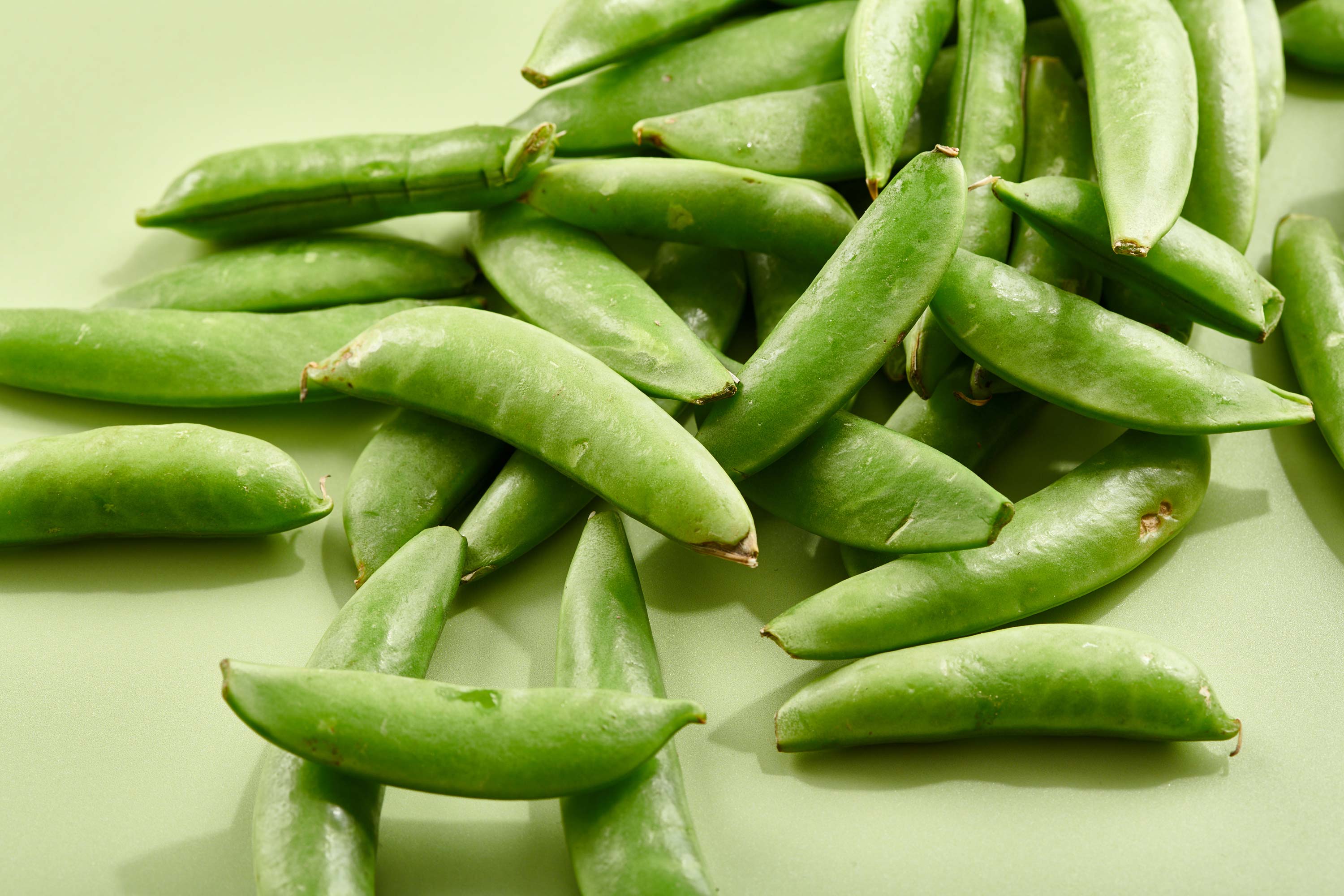 Organic Sugar Snap Pea Seeds for Planting - Non-GMO, Heirloom Variety - Sweet Garden Peas for Home Growing (50+ Seeds) - Perfect for Vegetable Gardens, Container Planting & Fresh Snacking