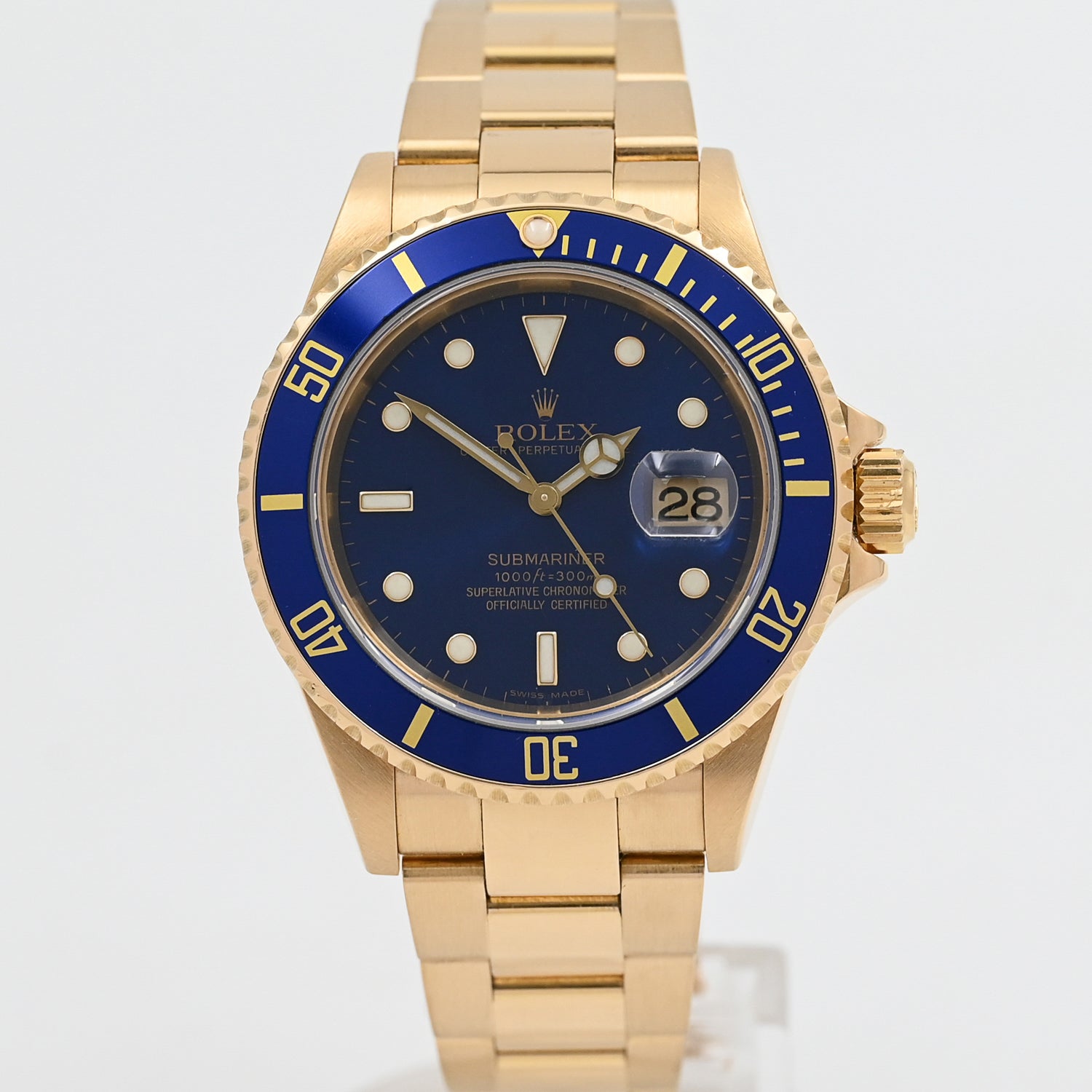 Rolex Submariner Date 40mm Men's Luxury Dive Watch - Stainless Steel, Black Dial, 2002 Model - Perfect for Diving, Business & Formal Occasions
