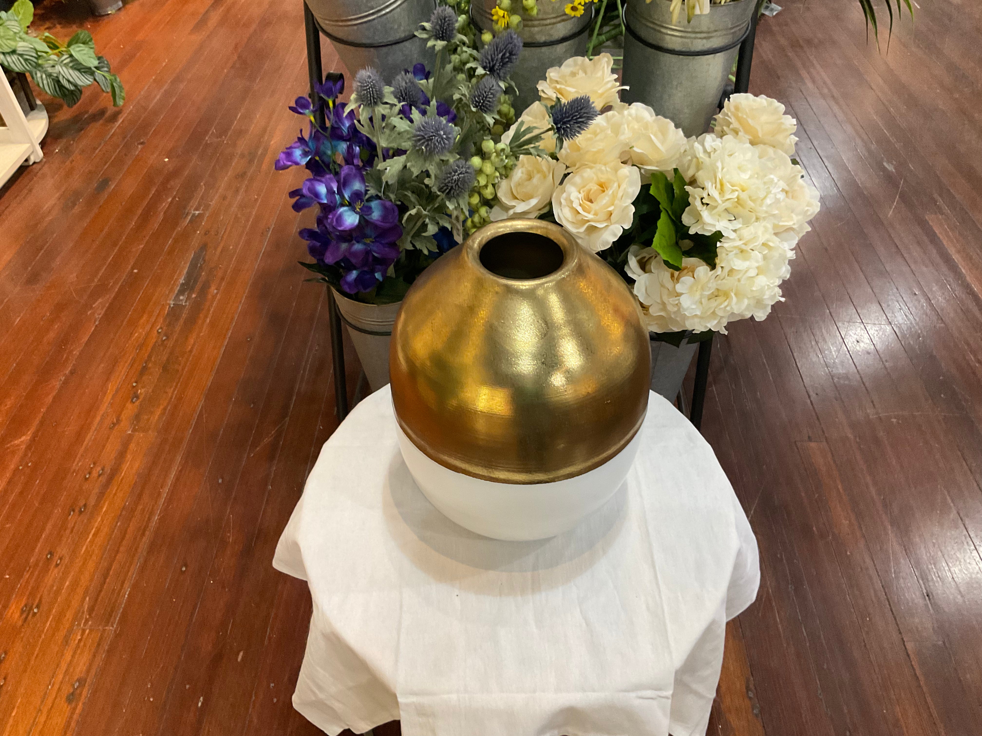 Elegant Two-Tone 12-Inch Metal Vase for Home Decor - Modern Sophistication for Living Room, Dining Table & Wedding Centerpieces