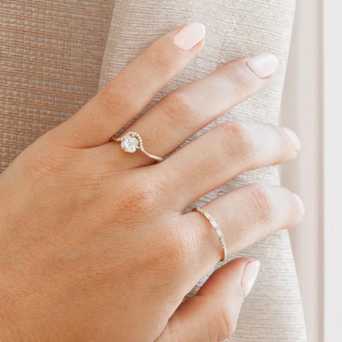 Exquisite Cushion Cut Diamond Crown Ring for Women - Elegant Wedding, Engagement & Anniversary Jewelry Gift - Perfect for Bridal, Party & Special Occasions
