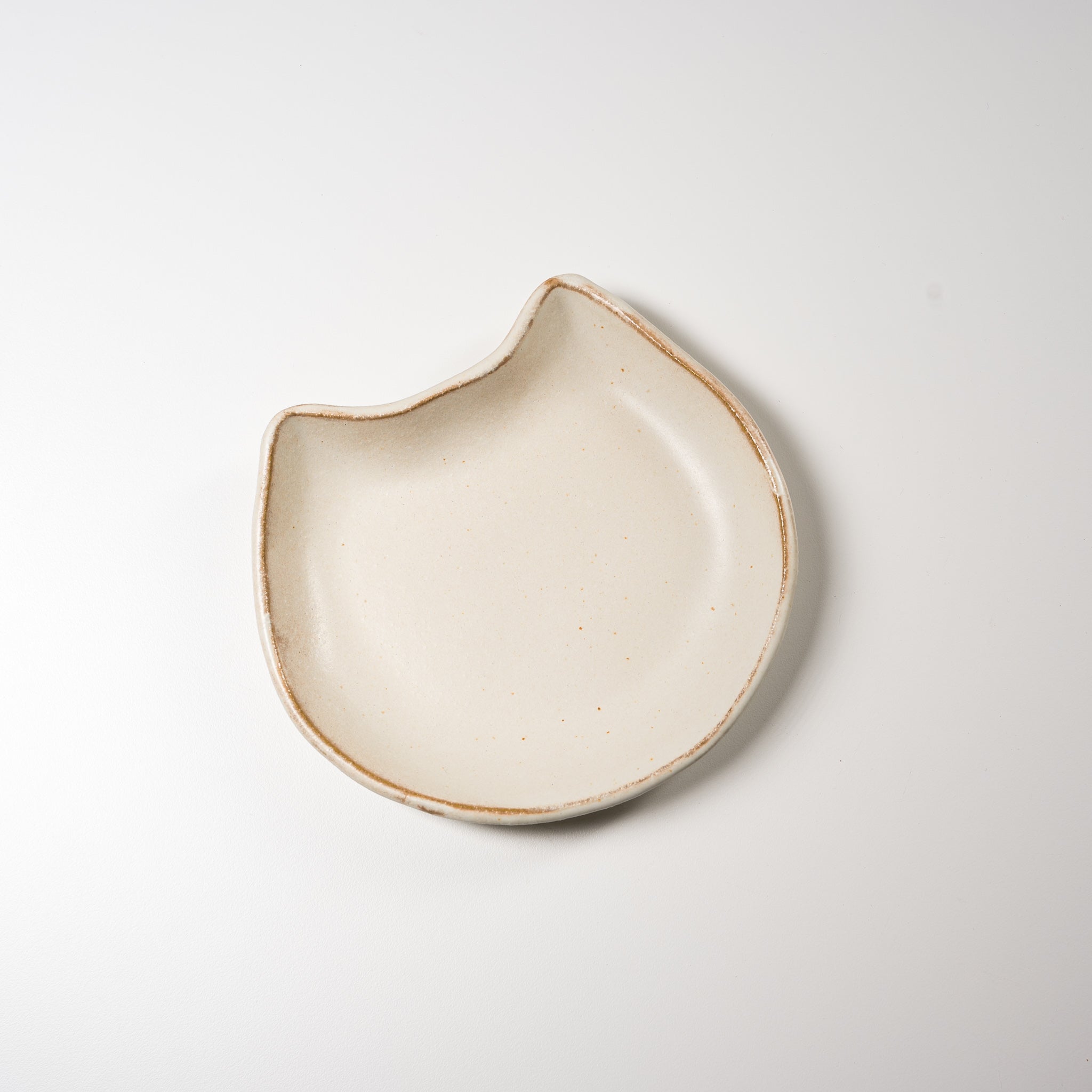 Wakasama Kiln Kinari Cat Plate - 15.5 cm Handcrafted Ceramic Dish | Perfect for Sushi, Desserts & Home Decor