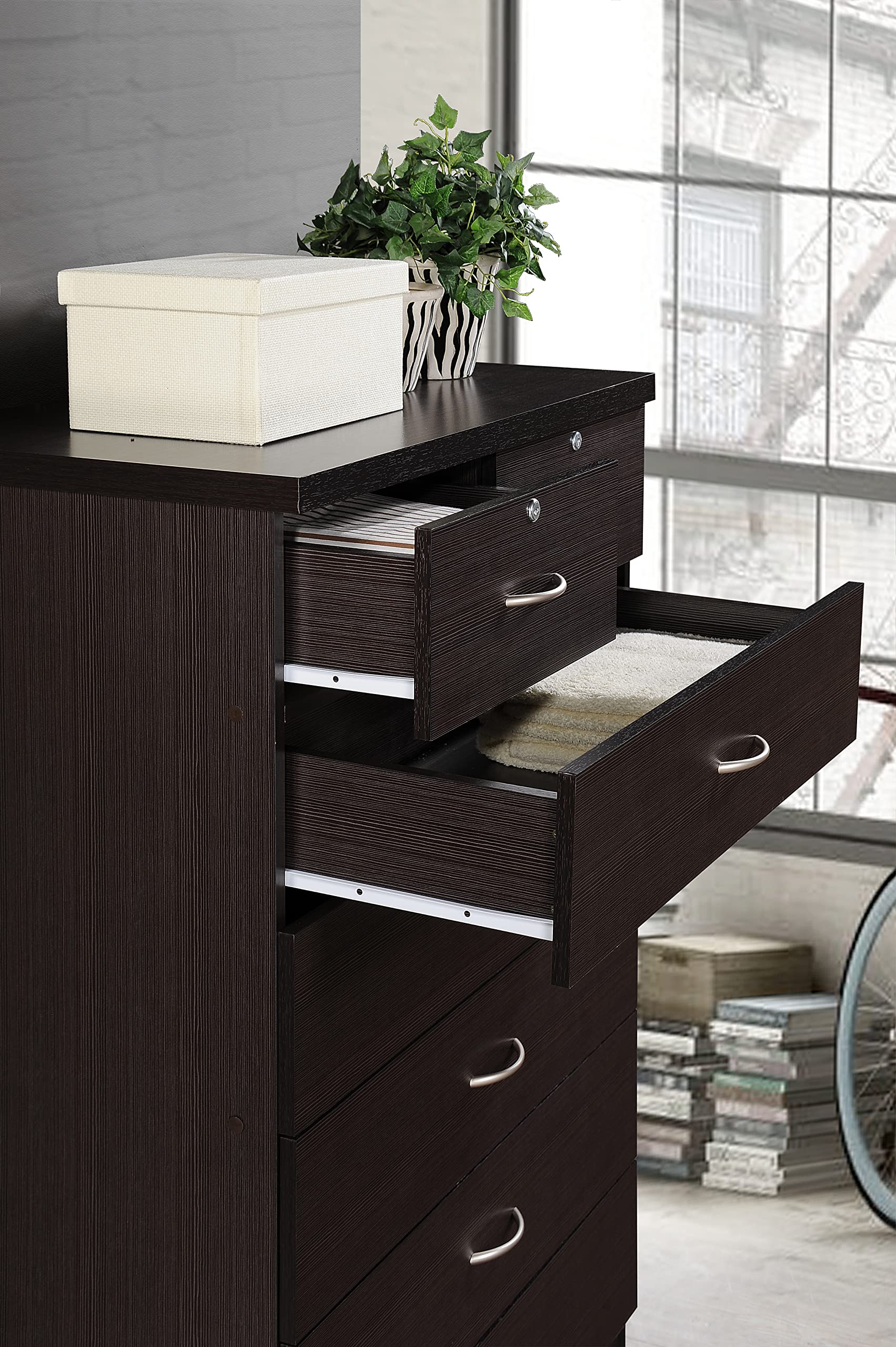 HODEDAH 7-Drawer Wooden Dresser for Bedroom - 31.5 Inch Wide Chest of Drawers with Locking Top Drawers - Chocolate Brown Storage Organizer for Clothes, Linens & Accessories - Perfect for Bedroom, Nursery or Closet Organization