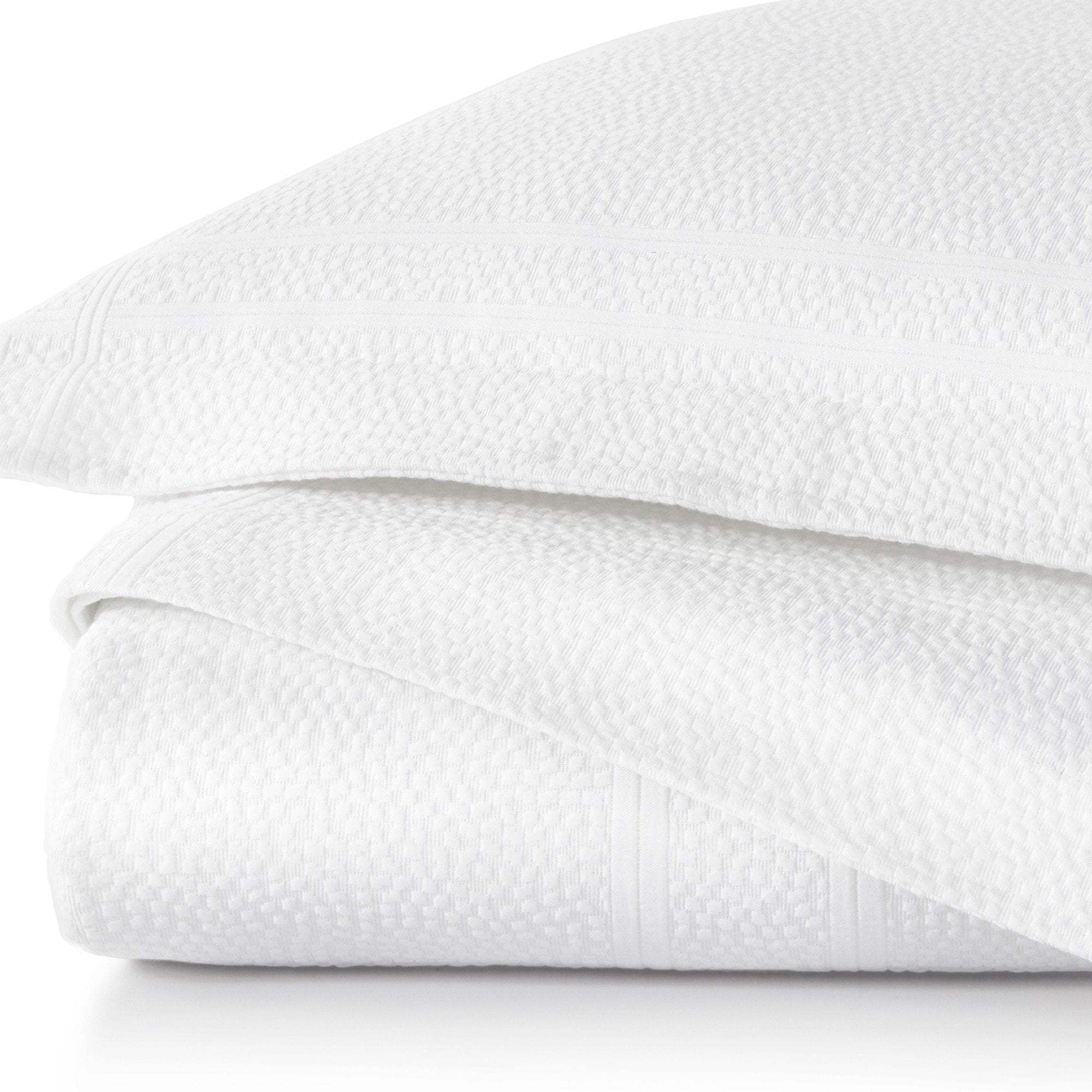 Luxury Montauk Matelassé Coverlet - Queen Size Quilted Bedspread for All Seasons | Soft & Breathable Cotton Blend | Perfect for Master Bedroom, Guest Room & Hotel Decor