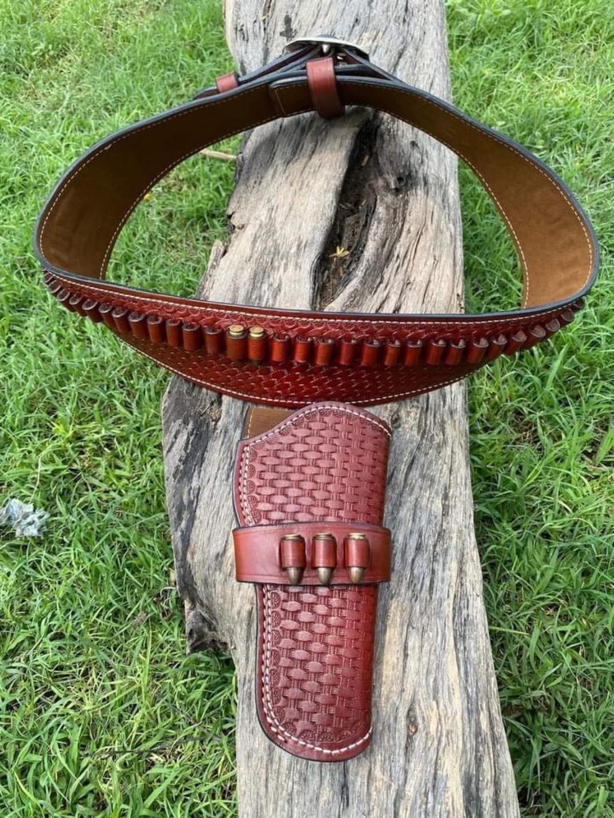 Custom Leather Gun Holster & Belt - Handmade Personalized Concealed Carry Padded for Comfort & Durability - Perfect for Hunting, Shooting Range & Outdoor Activities