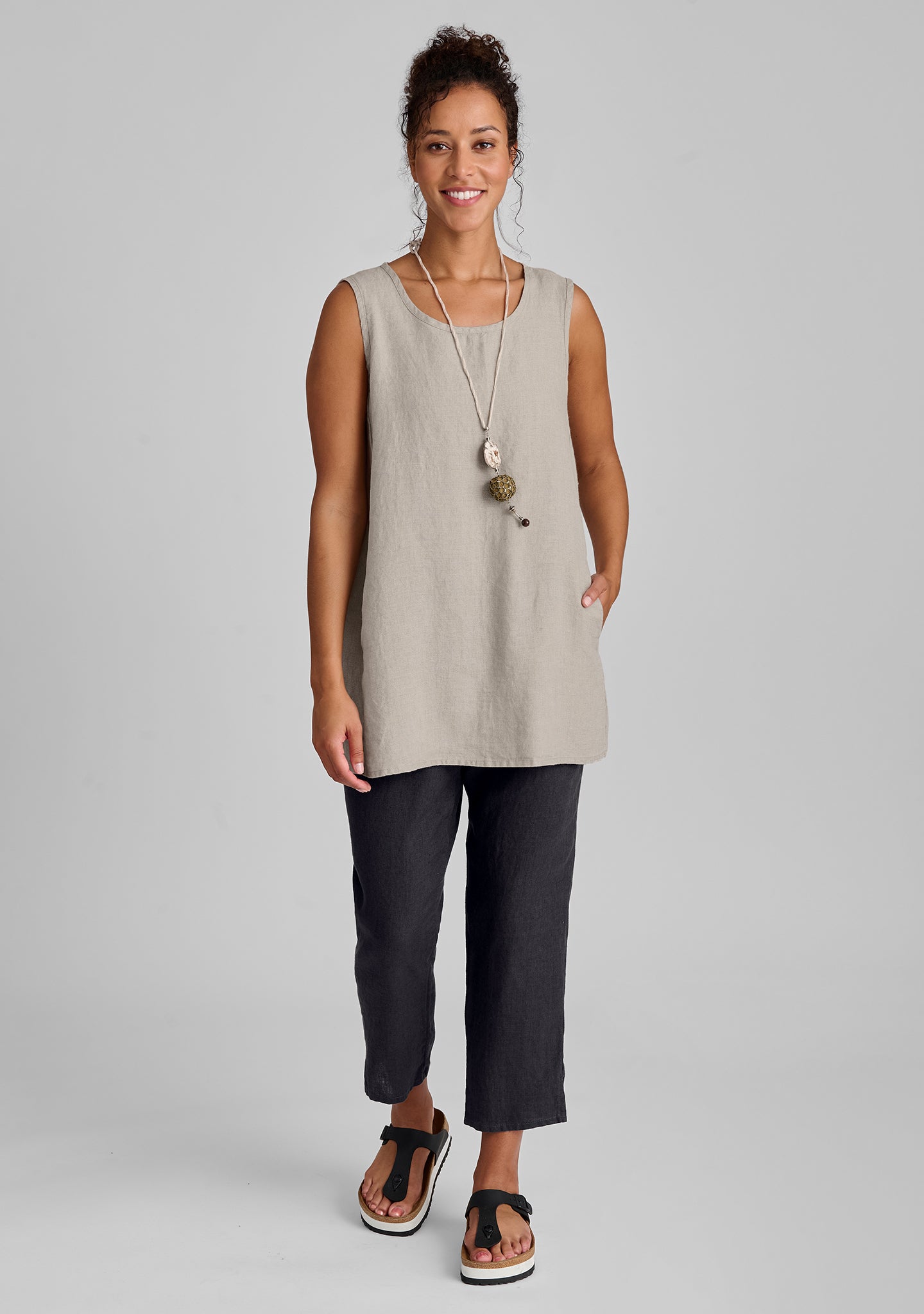 Stylish Side Pocket Tunic Linen Tank Top for Women - Breathable Summer Blouse with Pockets - Perfect for Beach, Vacation & Casual Outings