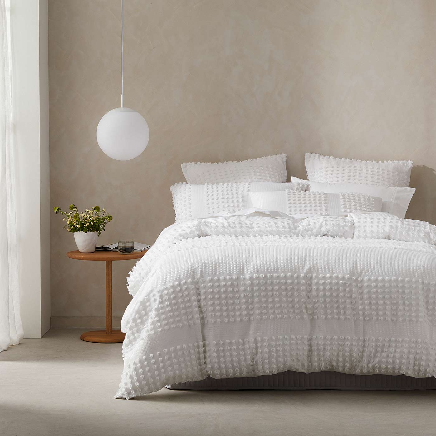 Luxury Dream White Quilt Cover Set - Premium 100% Cotton Bedding by Logan & Mason | Soft & Breathable for All Seasons | Perfect for Master Bedroom, Guest Room & Hotel Decor