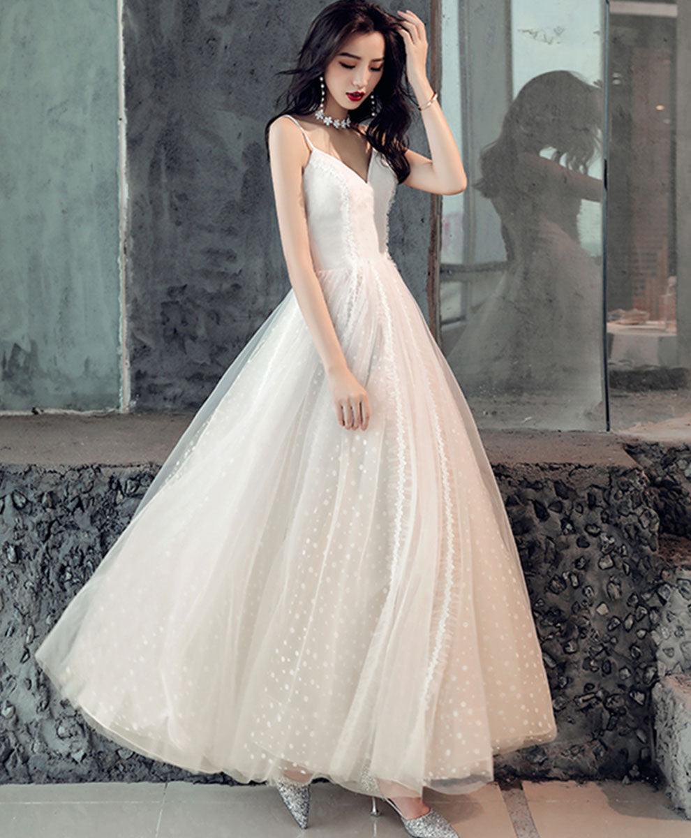 Elegant Light Champagne V-Neck Tulle Lace Prom Dress for Formal Events - Perfect for Homecoming, Ball Gowns & Evening Parties