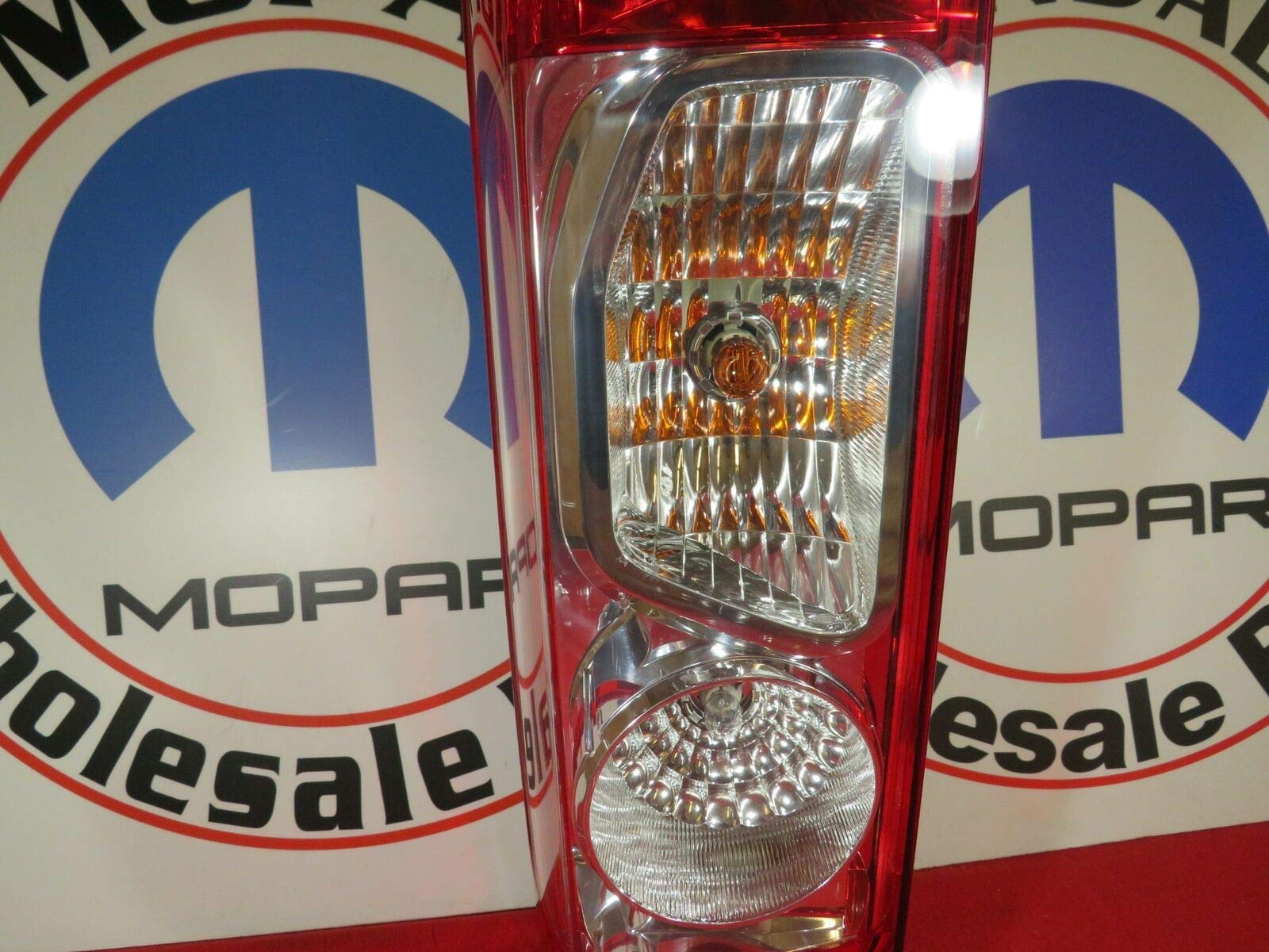 High-Quality Left Tail Lamp for Cars - Durable & Bright LED Brake Light Replacement - Perfect for Night Driving & Safety