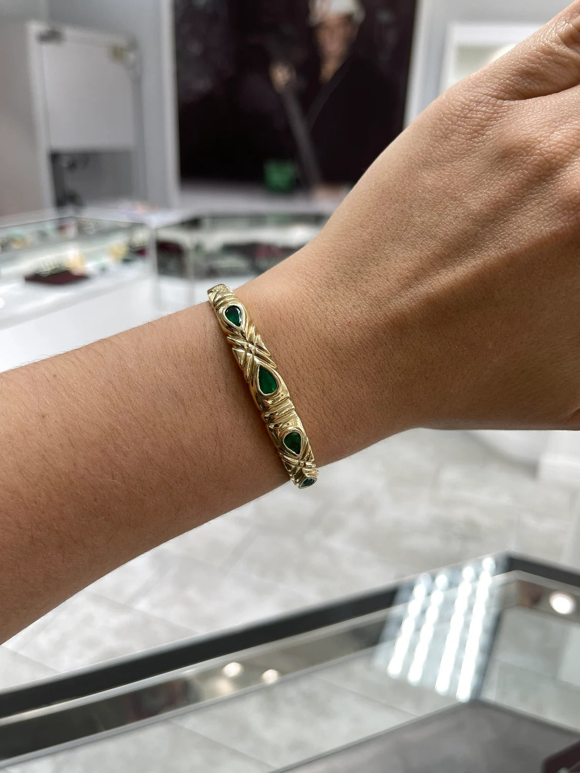 2.0 Carat 14K Gold Colombian Emerald Pear Cut Bangle Bracelet for Women - Elegant Jewelry Gift for Birthday, Anniversary & Special Occasions