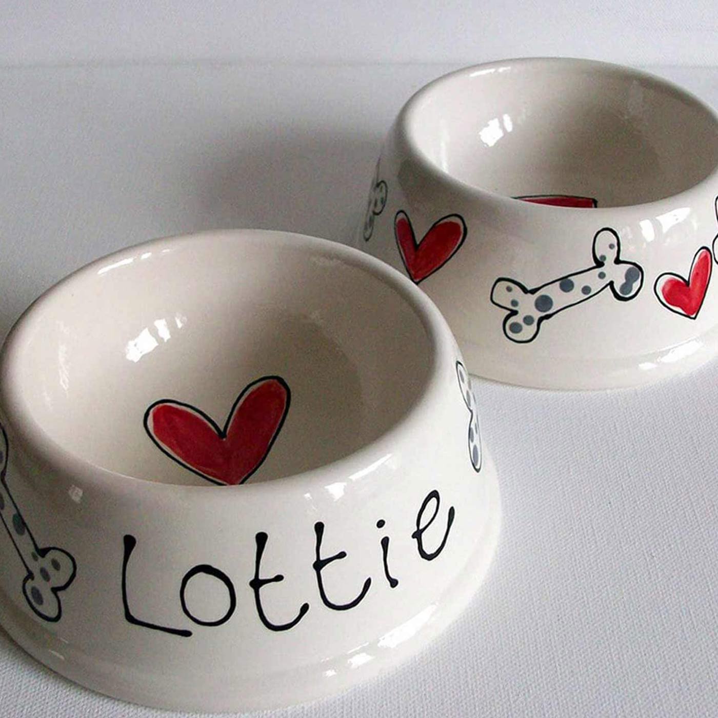 Personalized Dog Bowl with Angled Design - Hearts & Bones Pet Feeder for Small & Medium Dogs - Perfect for Home, Travel, and Outdoor Use