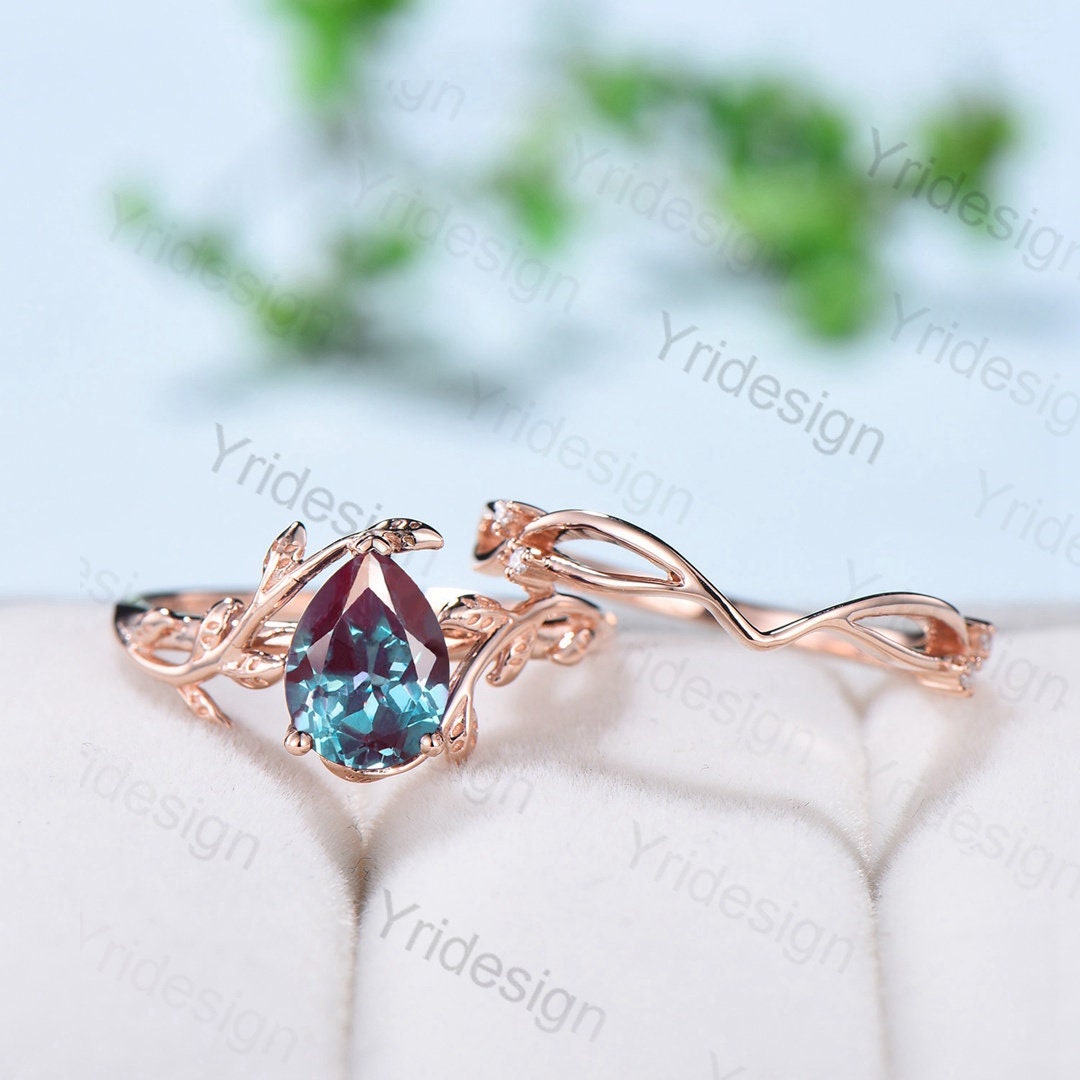 Vintage Rose Gold Alexandrite Wedding Ring Set for Women - Pear Shaped June Birthstone Engagement Ring with Leaf Vine Design, Unique Bridal Jewelry for Weddings, Anniversaries & Special Occasions