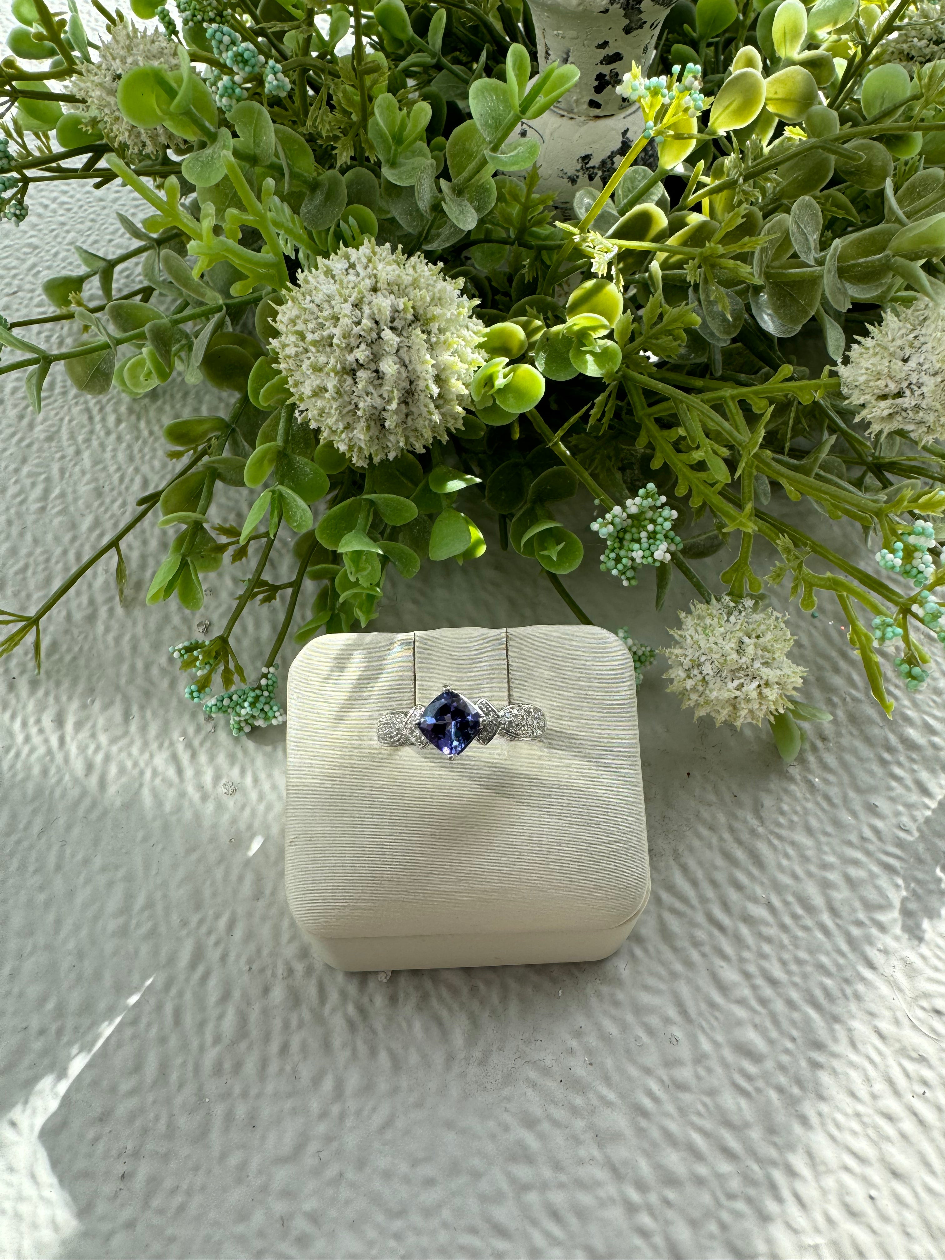 Exquisite Cushion Cut Tanzanite Engagement Ring with Diamond Accents - Perfect for Proposals, Anniversaries & Special Occasions