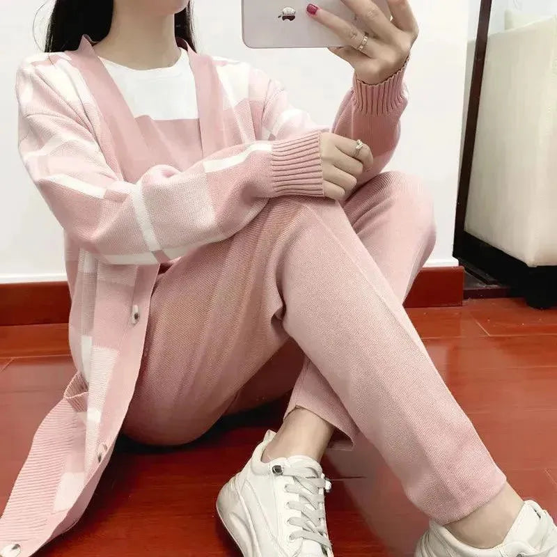 Stylish Colorblock Knit Women's 3-Piece Set - Cozy Sweater, Pants & Scarf Combo for Fall & Winter Outfits