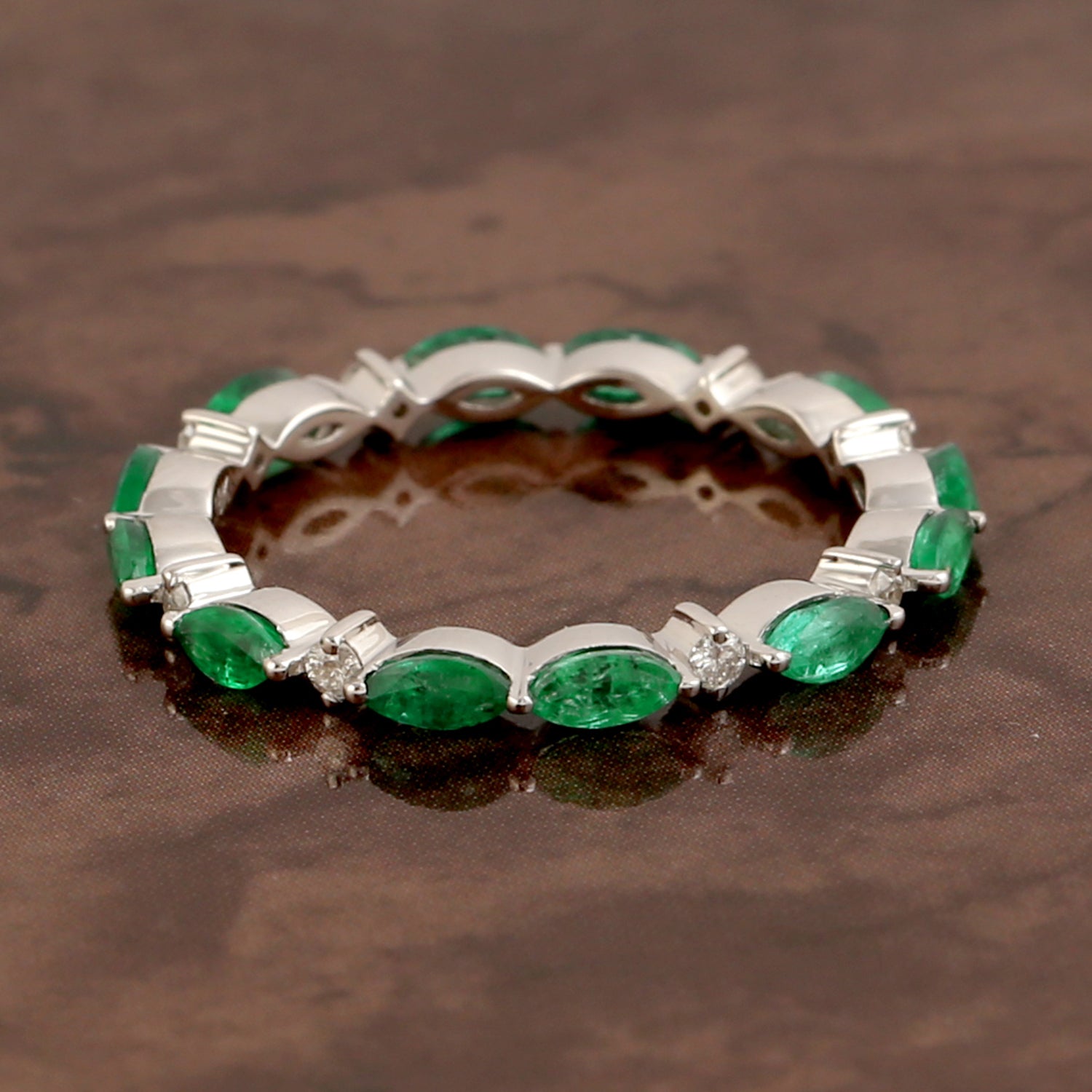 18K White Gold Marquise Cut Emerald and Diamond Prong Ring for Women - Elegant Wedding, Engagement, or Anniversary Jewelry Gift