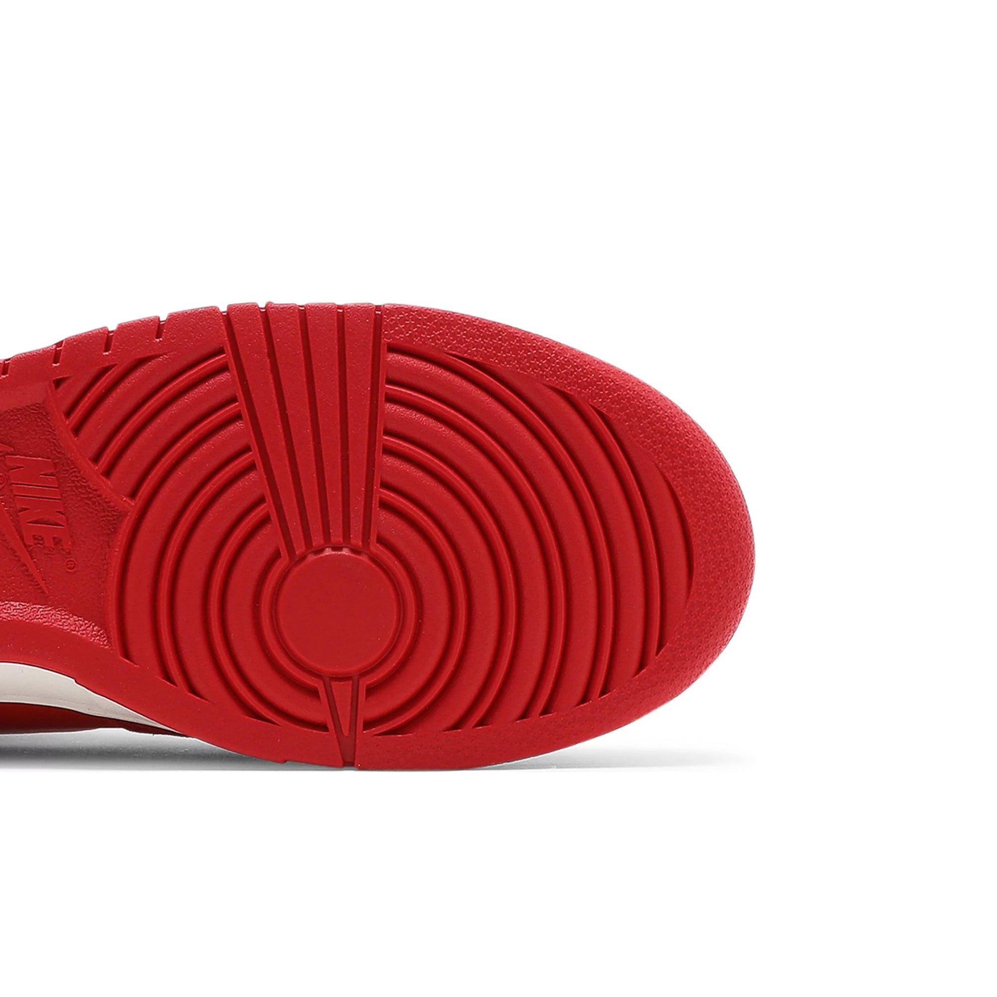Nike Dunk High SE 'First Use University Red' Basketball Shoes - Retro Style Sneakers for Men & Women - Perfect for Casual Wear, Street Fashion, and Sneaker Collectors