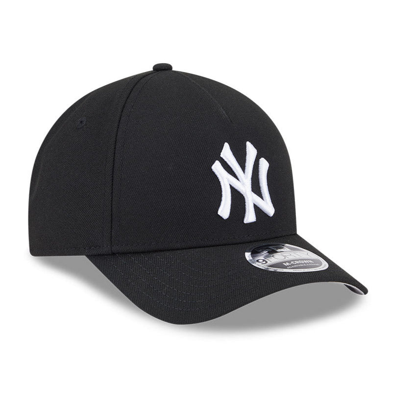 New Era 9Forty M Crown A Frame New York Yankees Snapback Hat - Black & White Adjustable Baseball Cap for Men & Women - Perfect for Baseball Games, Streetwear Fashion & Sports Fans