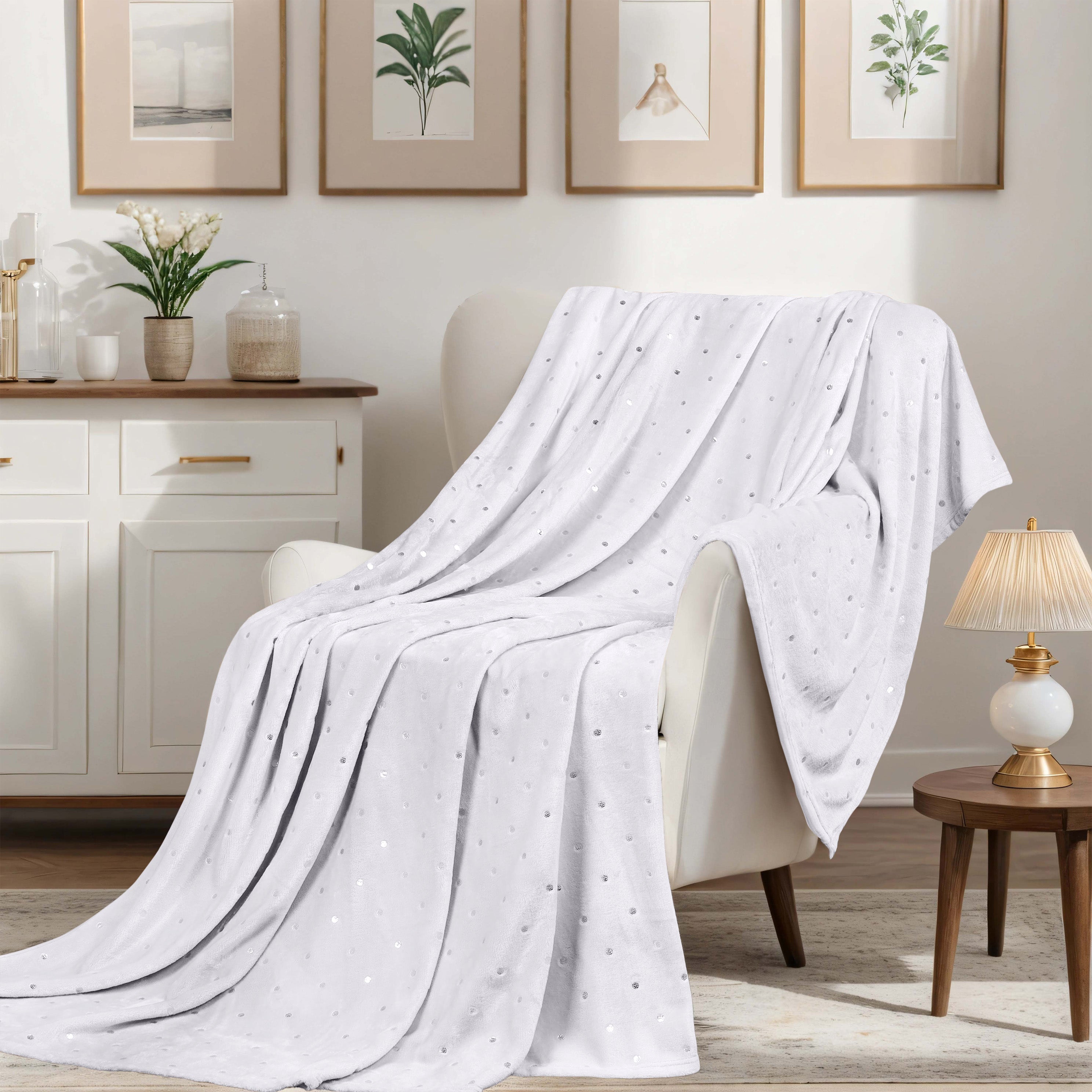CozySoft Fleece Plush Blanket - Medium Weight, Ultra Soft & Fluffy - Perfect for Sofa, Bed, Couch & Home Decor - Warm Throw Blanket for Winter, Gifts & Cozy Nights