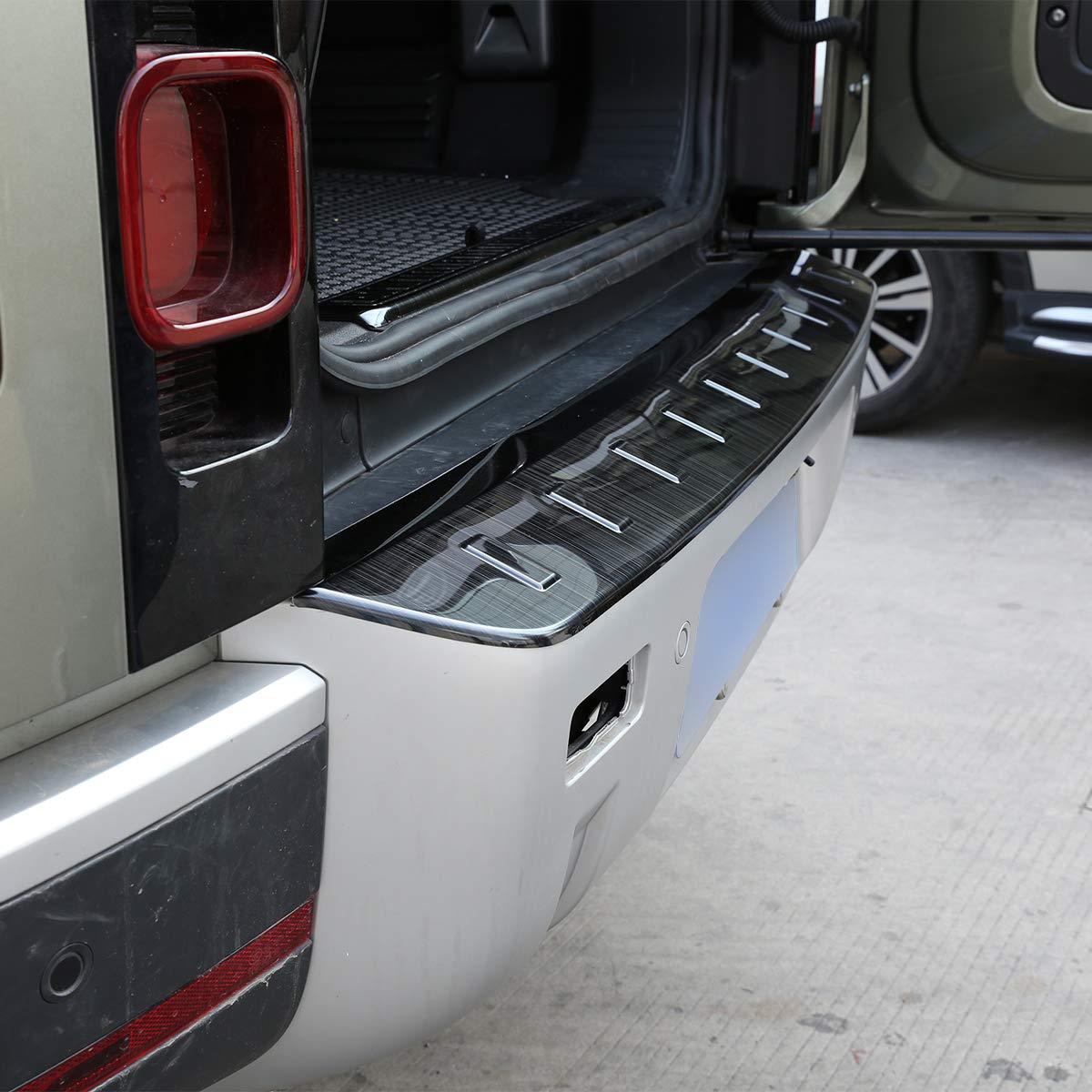 Stainless Steel Rear Bumper Guard for Land Rover Defender 110 (2020-2021) - Black Car Exterior Protector Cover | Durable Off-Road Accessory for Adventure & City Driving