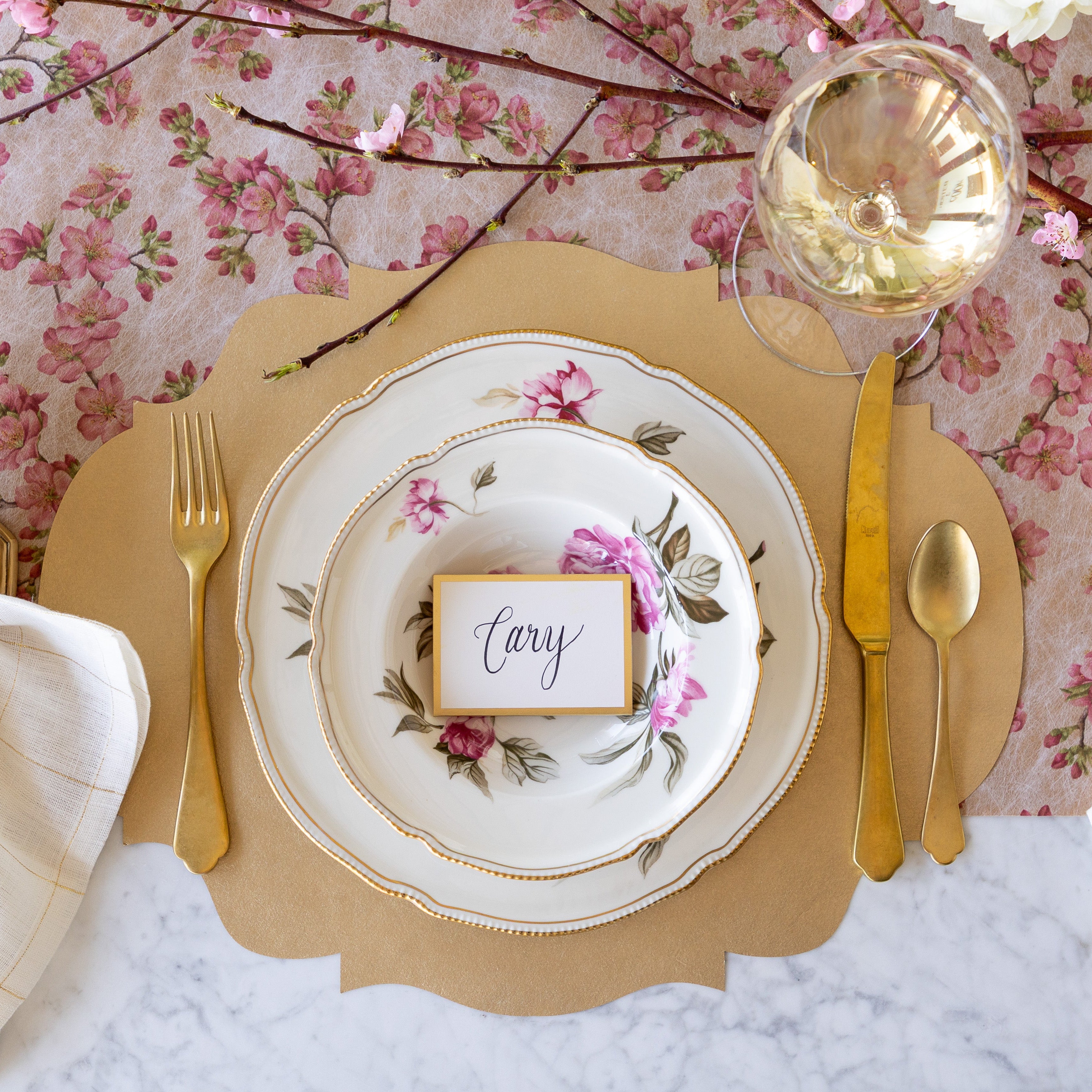Elegant Gold Foil Frame Place Cards for Weddings - 50 Pack Wedding Seating Cards with Calligraphy Style - Perfect for Bridal Showers, Banquets & Formal Events