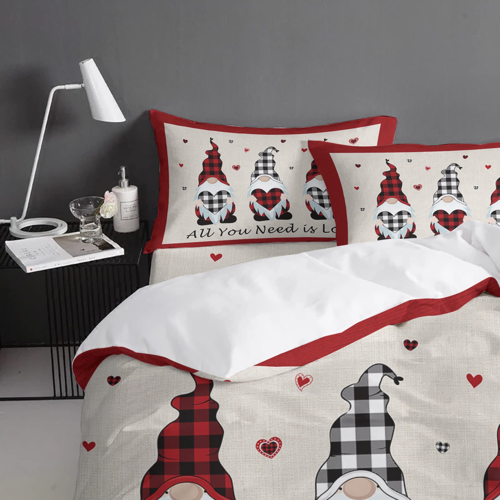 Seven Roses 4-Piece Gnome Bedding Set - Full Size Quilt Cover, Soft Bed Sheets & Pillowcases, Checkered Burlap Texture - Perfect for Valentine's Day, Cozy Bedroom Decor & Gift Ideas