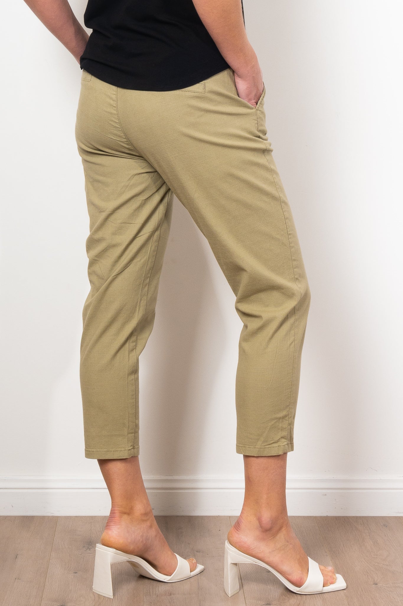 Vassalli Women's 7/8 Length Skinny Stretch Lightweight Pants for Work, Travel & Everyday Comfort