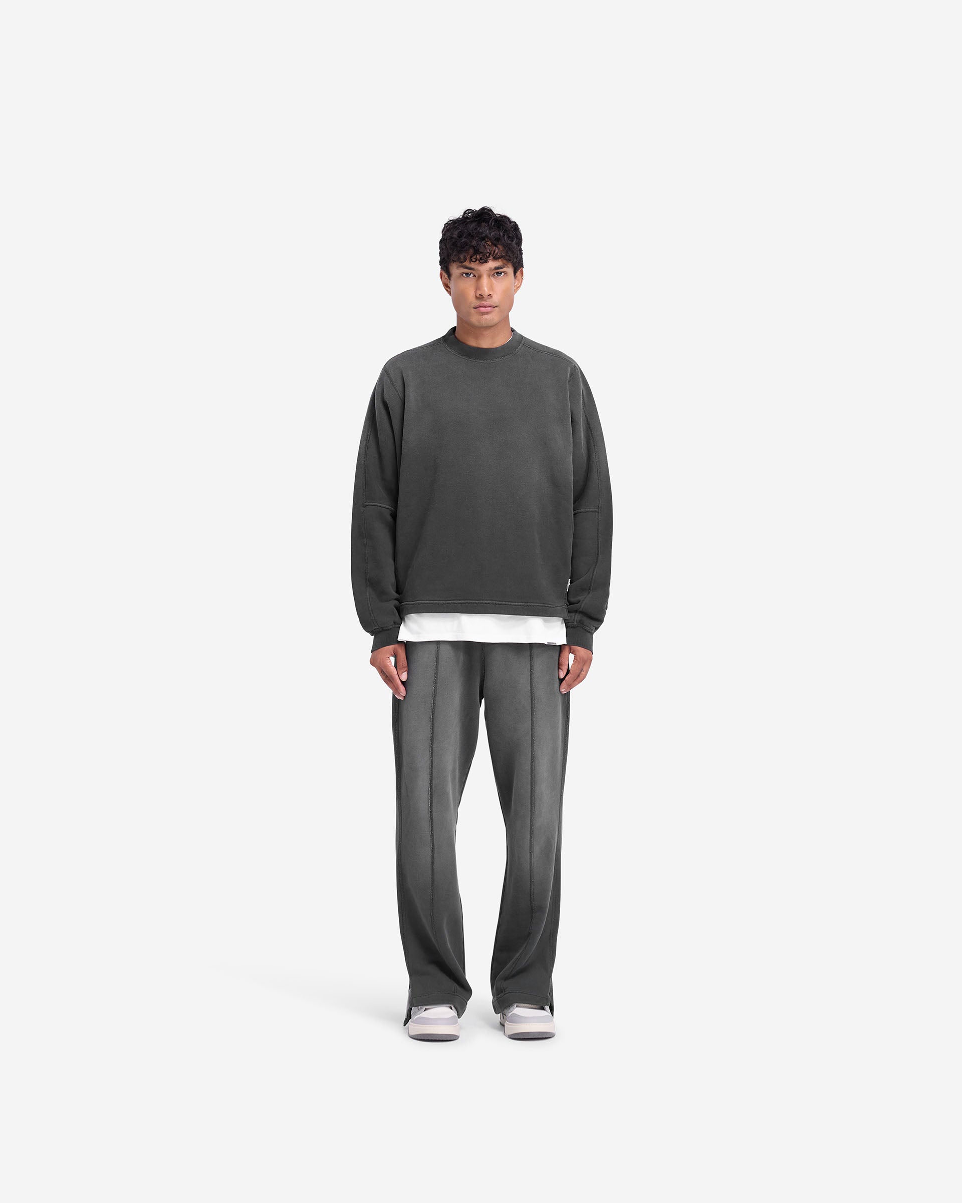 Stylish Stepped Hem Sweatshirt in Distressed Black | Trendy Oversized Pullover for Women | Perfect for Casual Outfits, Streetwear & Layering