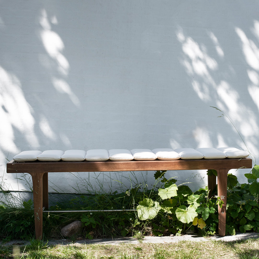 Comfortable Outdoor Dining Bench Cushion - Waterproof & UV Resistant for Patio, Deck, and Garden Furniture - Perfect for BBQs, Picnics, and Relaxing Outdoors