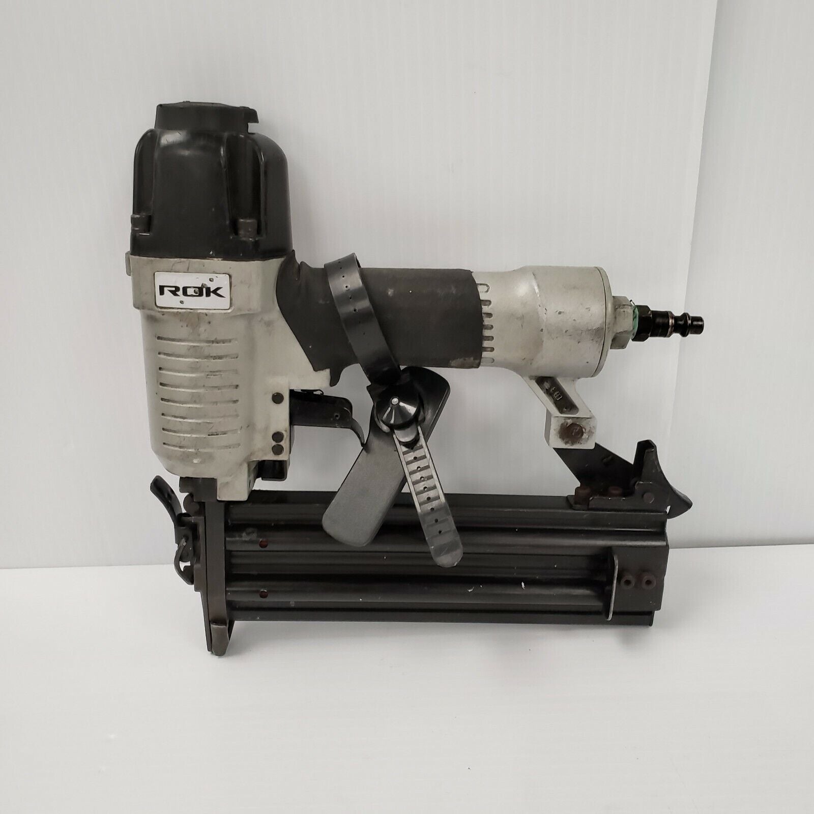 ROK 12010 Air Nailer - 18 Gauge Brad Nail Gun for Woodworking, Trim & Carpentry | Perfect for DIY Projects, Home Renovation & Furniture Making