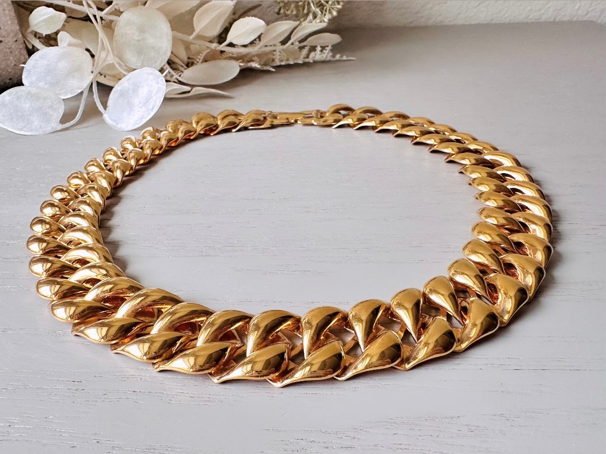 Vintage Trifari Gold Chain Necklace - Chunky 1980s Designer Jewelry, Bold & Beautiful Statement Piece for Women | Perfect for Retro Parties, Vintage Fashion & Gift Giving