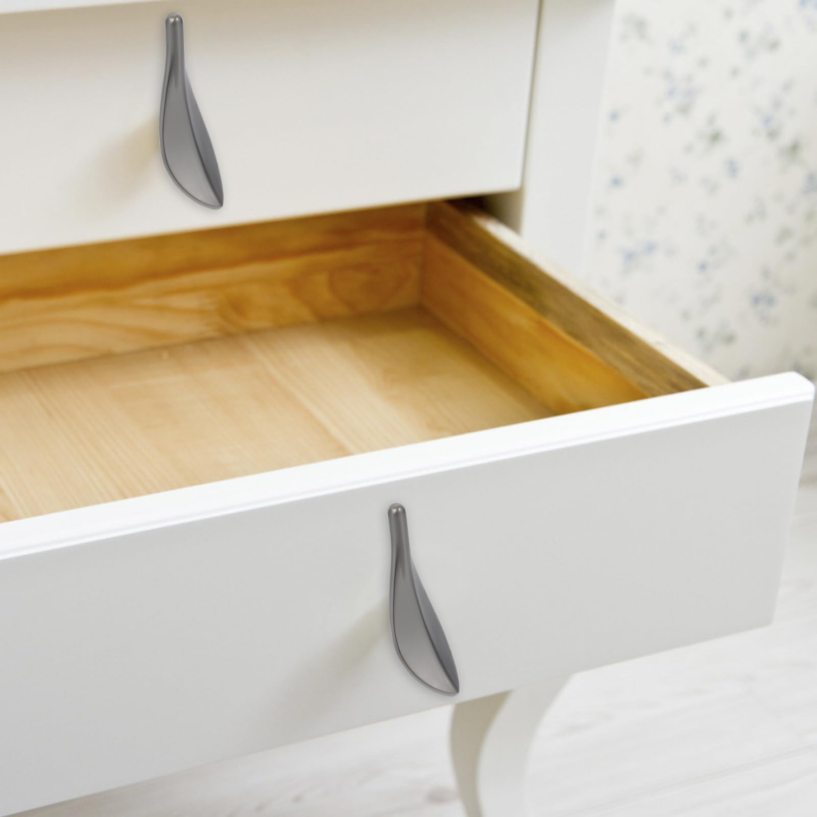 2 Pack Leaf Shaped Cabinet Handles - Brushed Nickel Kitchen Cabinet Pulls, Decorative Leaf Design Door Handles for Furniture & Home Decor - Perfect for Cabinets, Drawers, and Wardrobes
