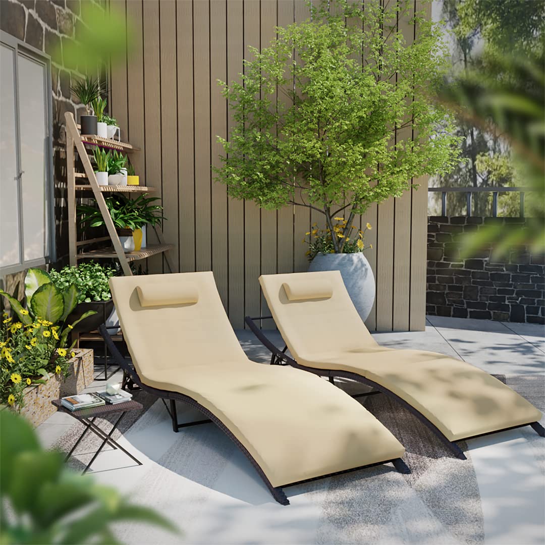 Kullavik 3-Piece Outdoor Chaise Lounge Set with Folding Pool Chairs & Rattan Table - Khaki Patio Furniture for Backyard, Poolside & Garden Relaxation