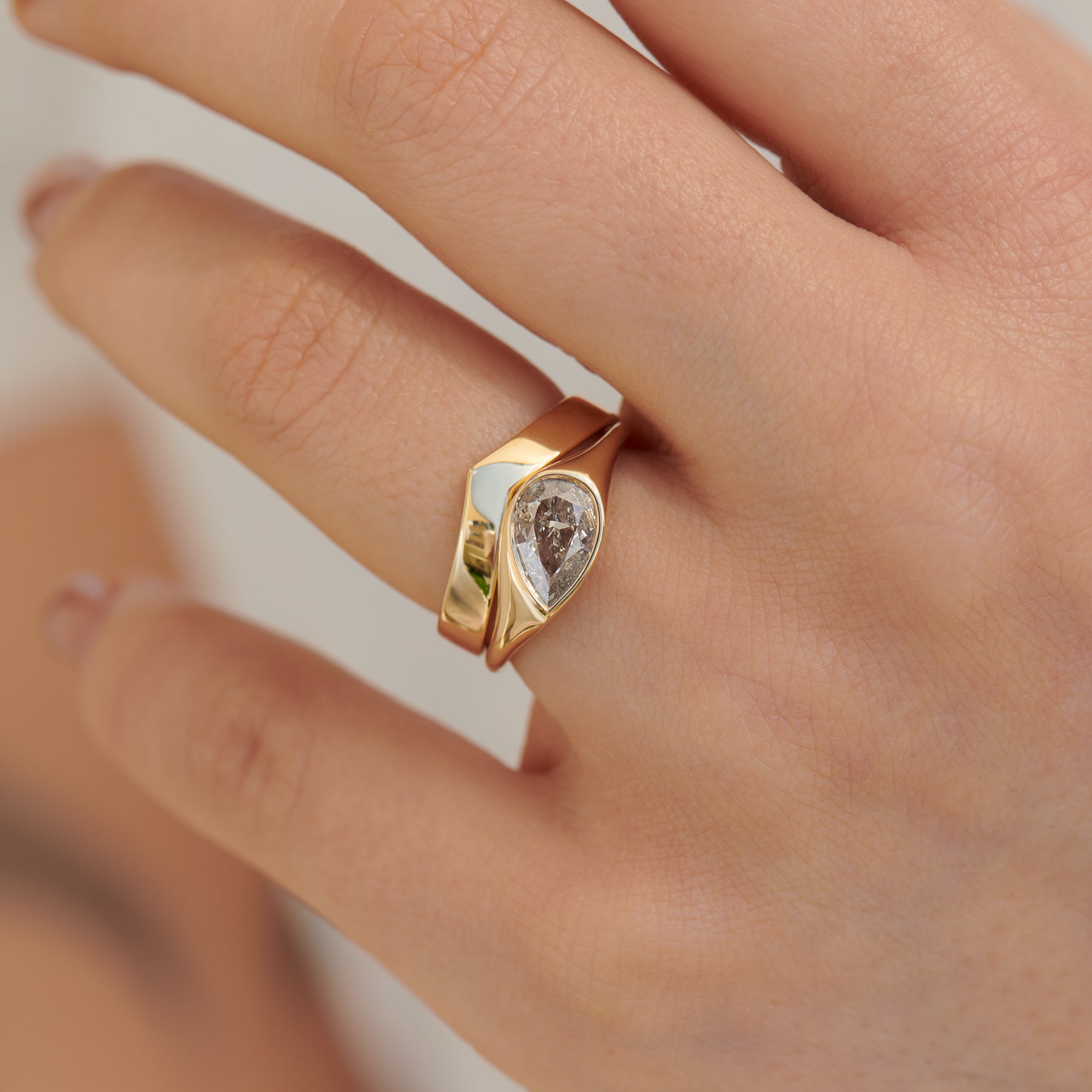 Exquisite Pear Cut Diamond Signet Ring for Women - Unique Salt & Pepper Diamond Jewelry - Perfect for Engagement, Wedding & Everyday Elegance