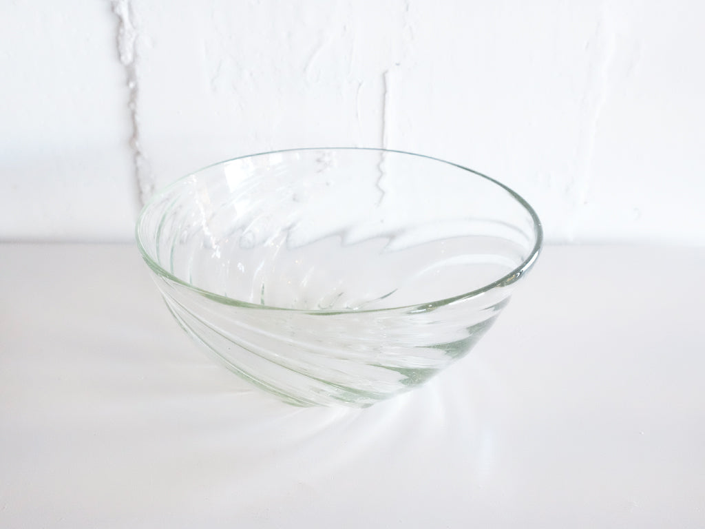 Minamo Glass Bowl by Seiten – Elegant Handmade Glass Serving Bowl for Salads, Fruits & Desserts – Perfect for Parties, Dining & Home Decor