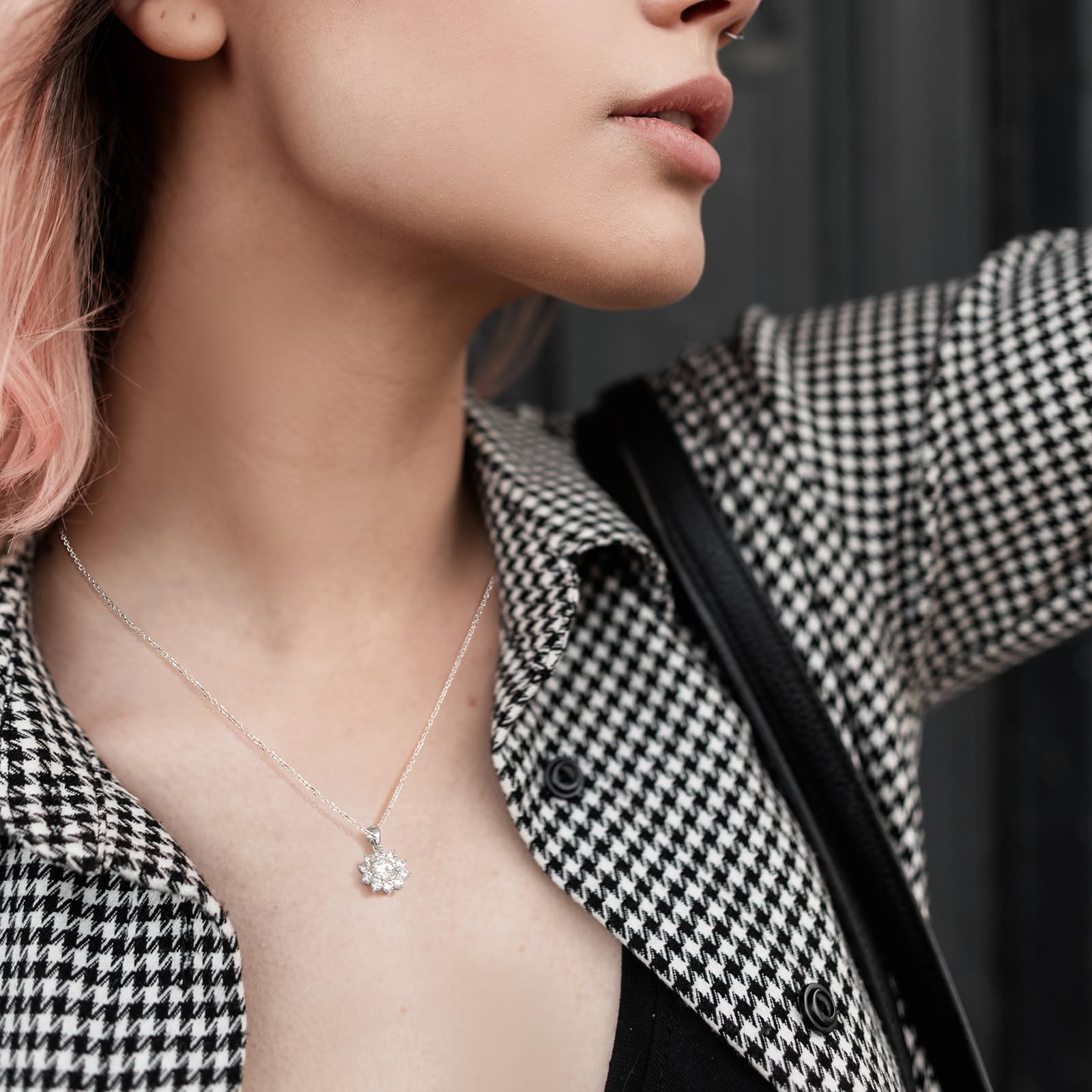 Sunflower Moissanite Pendant Necklace for Women 1CT-3CT - Elegant Jewelry Gift for Wife, Girlfriend, Mom, Daughter - Perfect for Wedding Anniversaries, Engagements, Birthdays, Christmas, Valentine's Day & Mother's Day - Ideal for Special Occasions & Everyday Wear