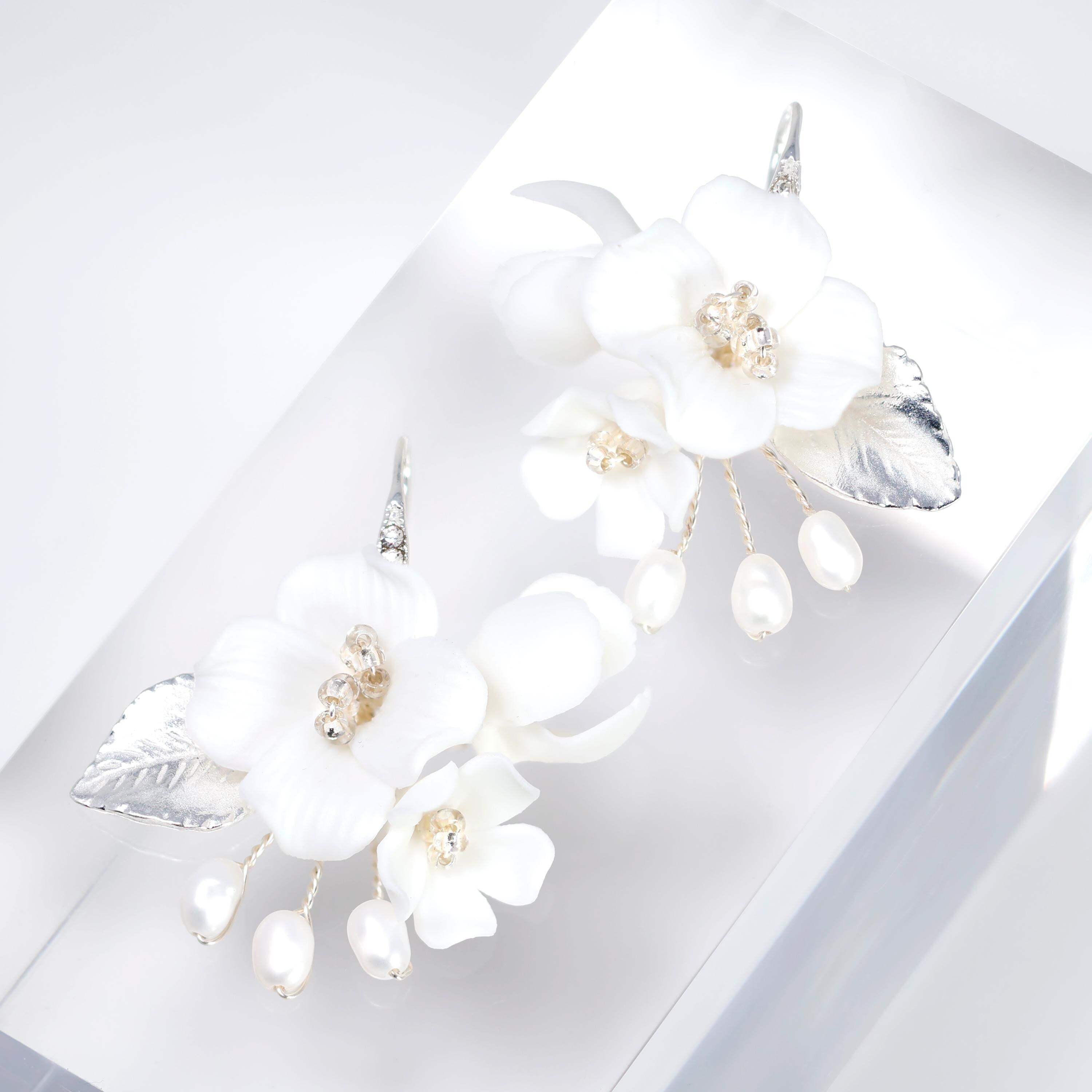 Swarovski Crystal Necklace Set - Freshwater Pearl & Gold White Flower Bridal Jewelry with Statement Earrings for Wedding, Party & Special Occasions