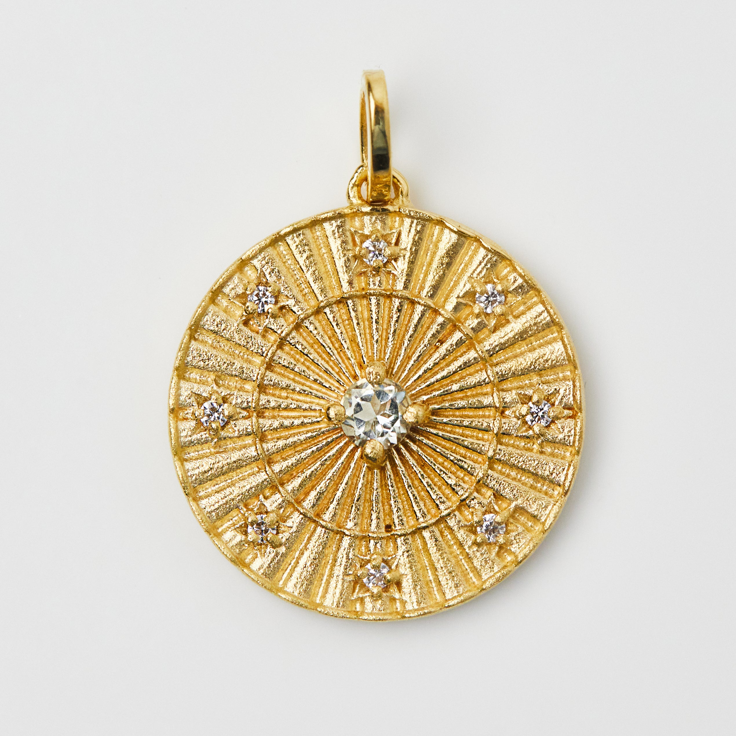 Green Amethyst Compass Coin Pendant Necklace - Elegant Jewelry for Women, Perfect for Outdoor Adventures & Nature-Themed Parties