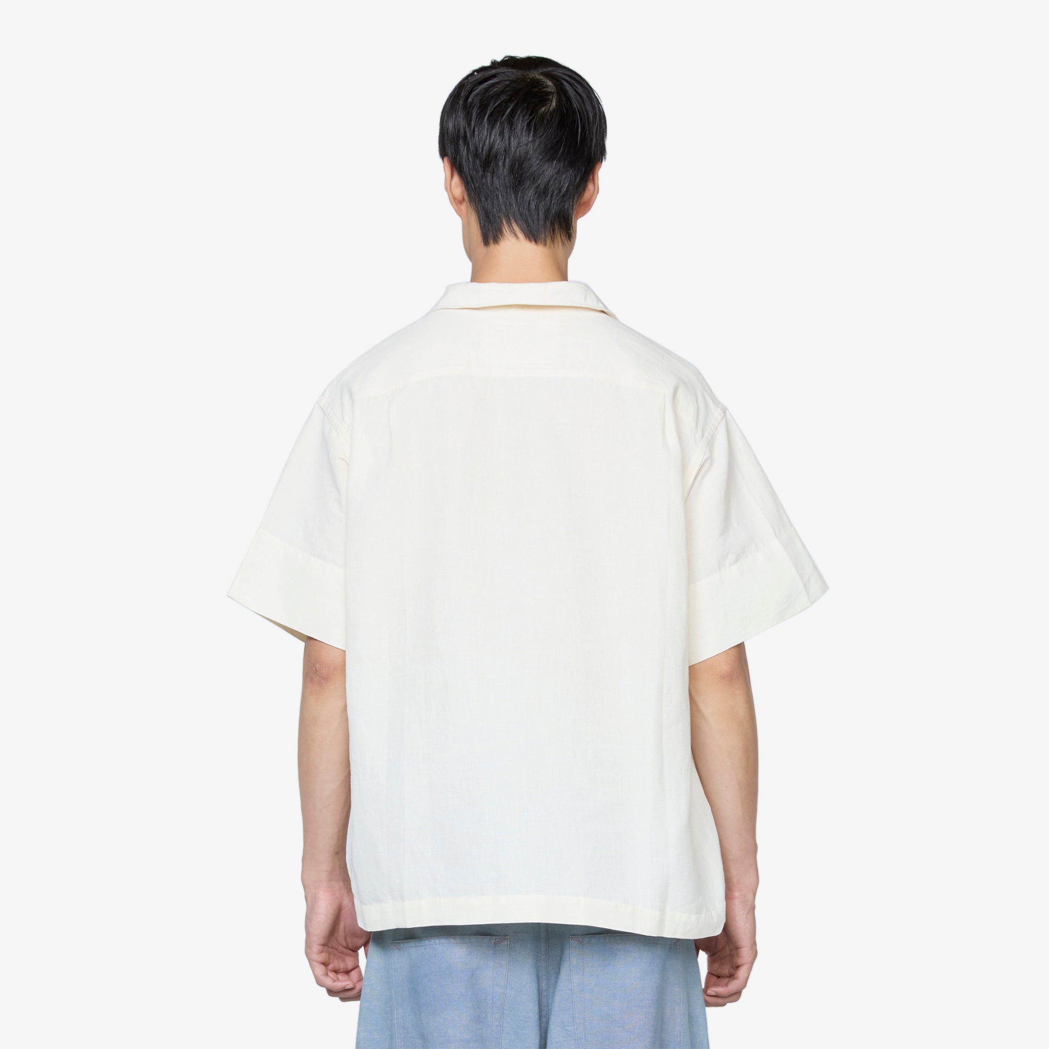 Eco-Friendly Greetings Shirt in Ecru - Sustainable Tree Hugger Design for Casual Wear & Outdoor Activities