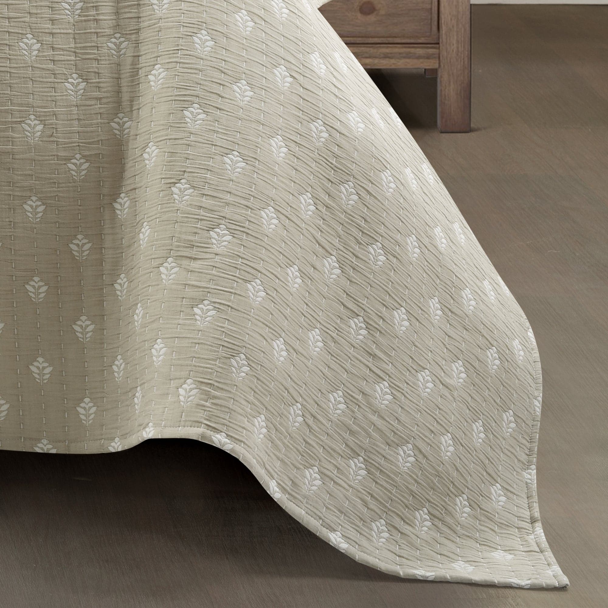 Hygge Kantha Hand-Stitched Yarn-Dyed Cotton Jacquard Quilt Coverlet Set - Cozy Bedding for Boho Chic & Farmhouse Style Bedrooms