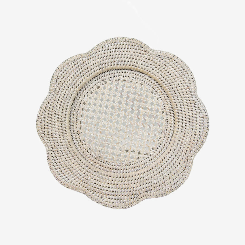 Caspari Rattan Scallop Round Charger Plate - Elegant Decorative Placemat for Wedding, Party & Dining Table Setting - Natural Woven Place Card Holder for Rustic & Boho Home Decor