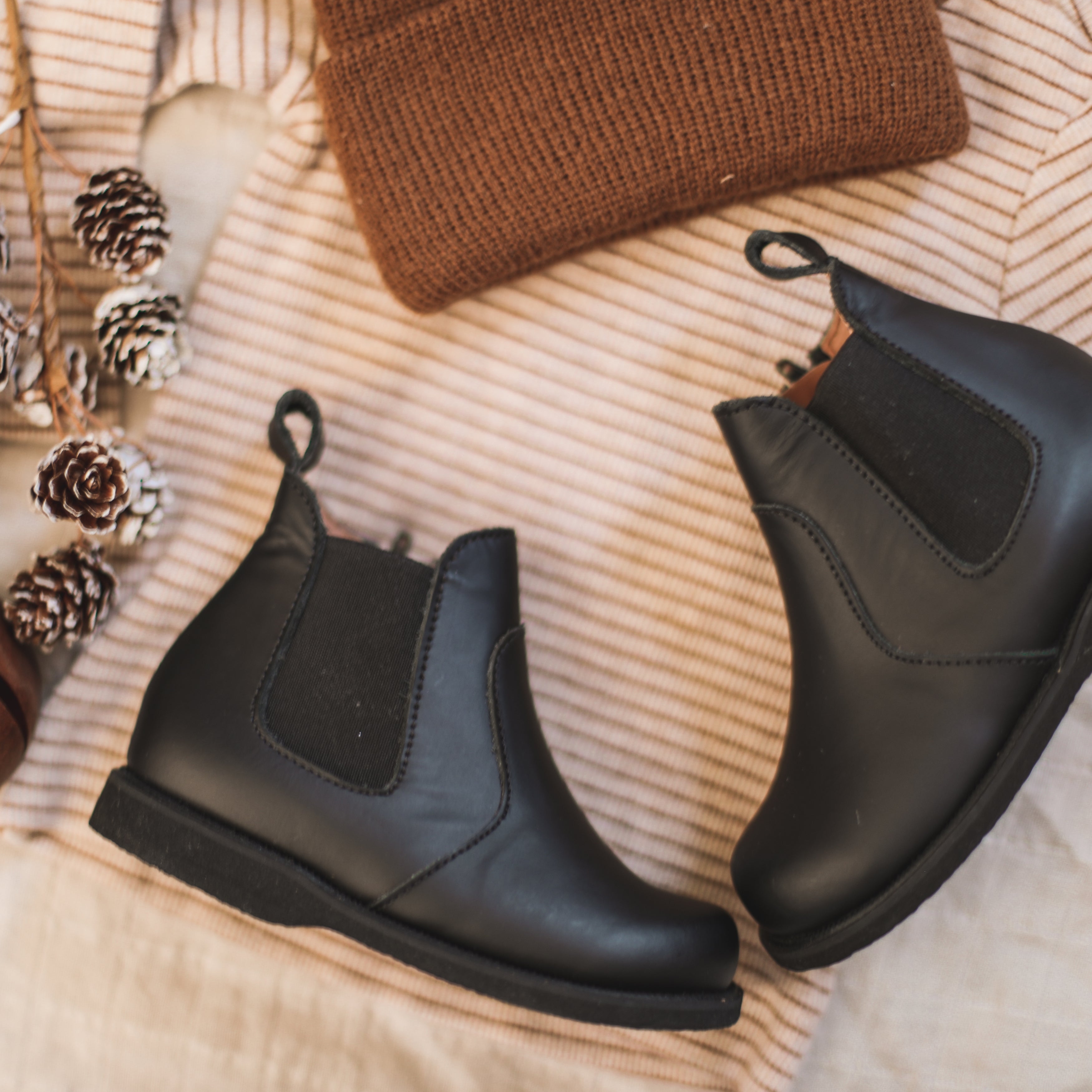 Black Viajero Kids Leather Boots - Durable & Stylish Children's Boots for Outdoor Adventures & Everyday Wear