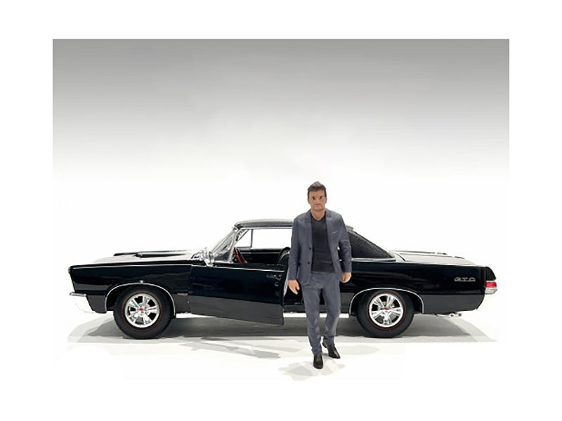 1/24 Scale Gentlemen's Club Figure 4 - Detailed Resin Model for Car Diorama & Display - Perfect for Model Car Enthusiasts & Collectors