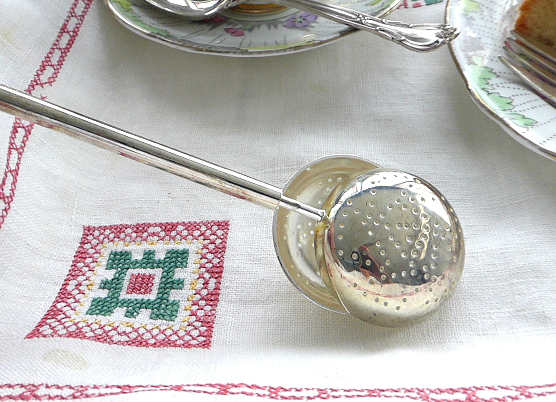 Premium English Silver Plate Tea Infuser - Single Cup Loose Tea Maker with Plunger | Perfect for Home, Office & Tea Ceremonies