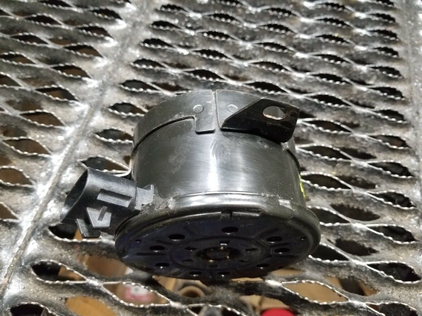 2005-2009 Ford Mustang 4.0L Radiator Cooling Fan Motor OEM Replacement Part 44K - Perfect for Engine Cooling System Repair & Performance Upgrade