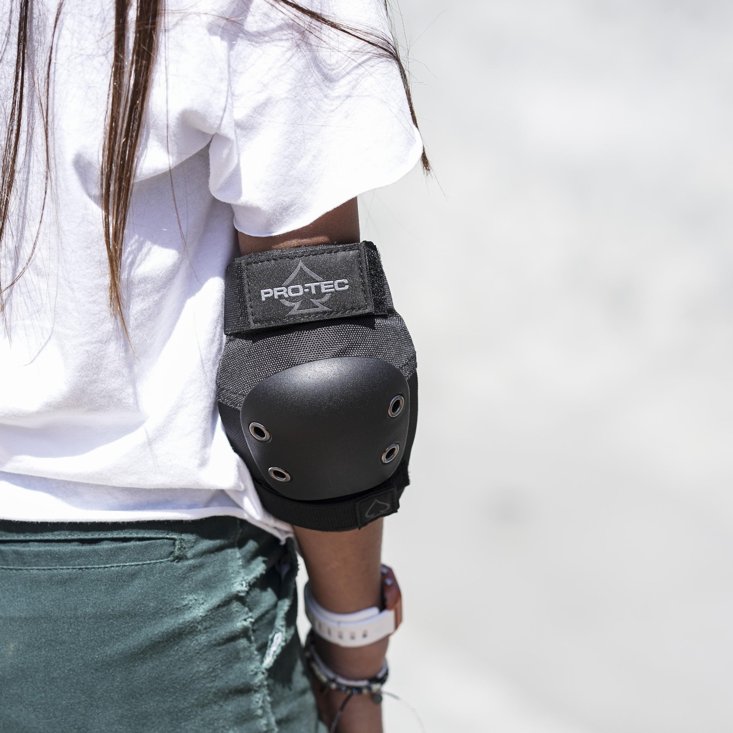Black Vertical Elbow Pads - Protective Gear for Skateboarding, Cycling & Workouts - Comfortable & Durable Support for Sports & Fitness Activities