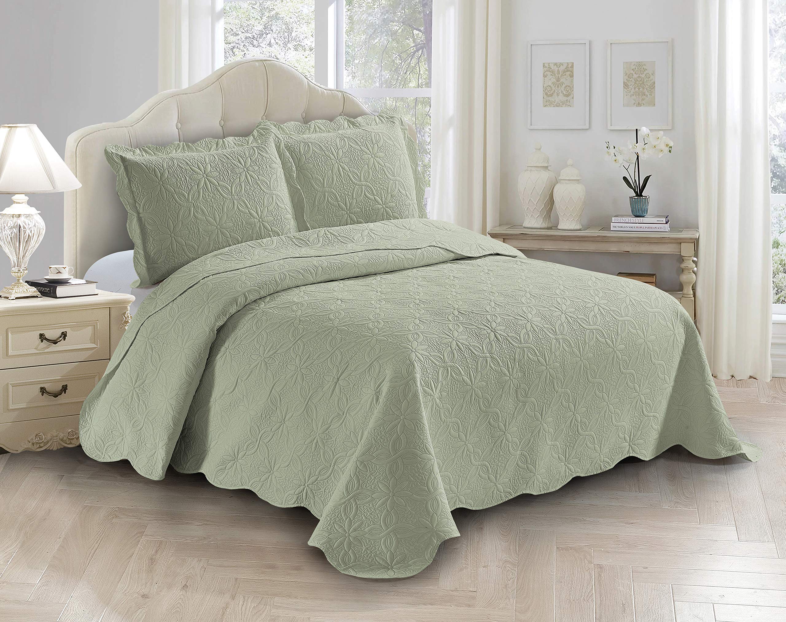 AZORE LINEN Solid Bedspread Quilt Coverlet Bedding Set - Embossed Daisy Floral Trellis Pattern, Light Green, King/Cal-King Size | Soft & Breathable Linen Bed Cover for All Seasons | Perfect for Master Bedroom, Guest Room or Vacation Home Decor