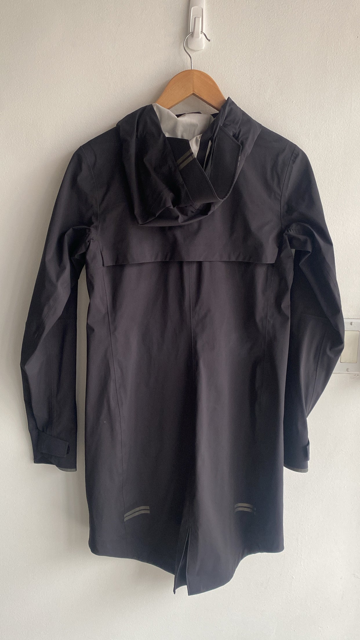 Canada Goose Waterproof Nylon Rain Jacket for Men & Women - Lightweight Windproof Outdoor Jacket for Hiking, Camping & Travel