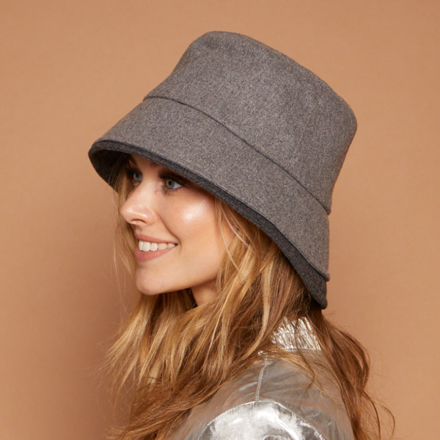 Suzuki Gray/Charcoal Motorcycle Helmet - Lightweight DOT Approved Full Face Helmet for Men & Women - Perfect for Street Biking, Commuting & Road Trips
