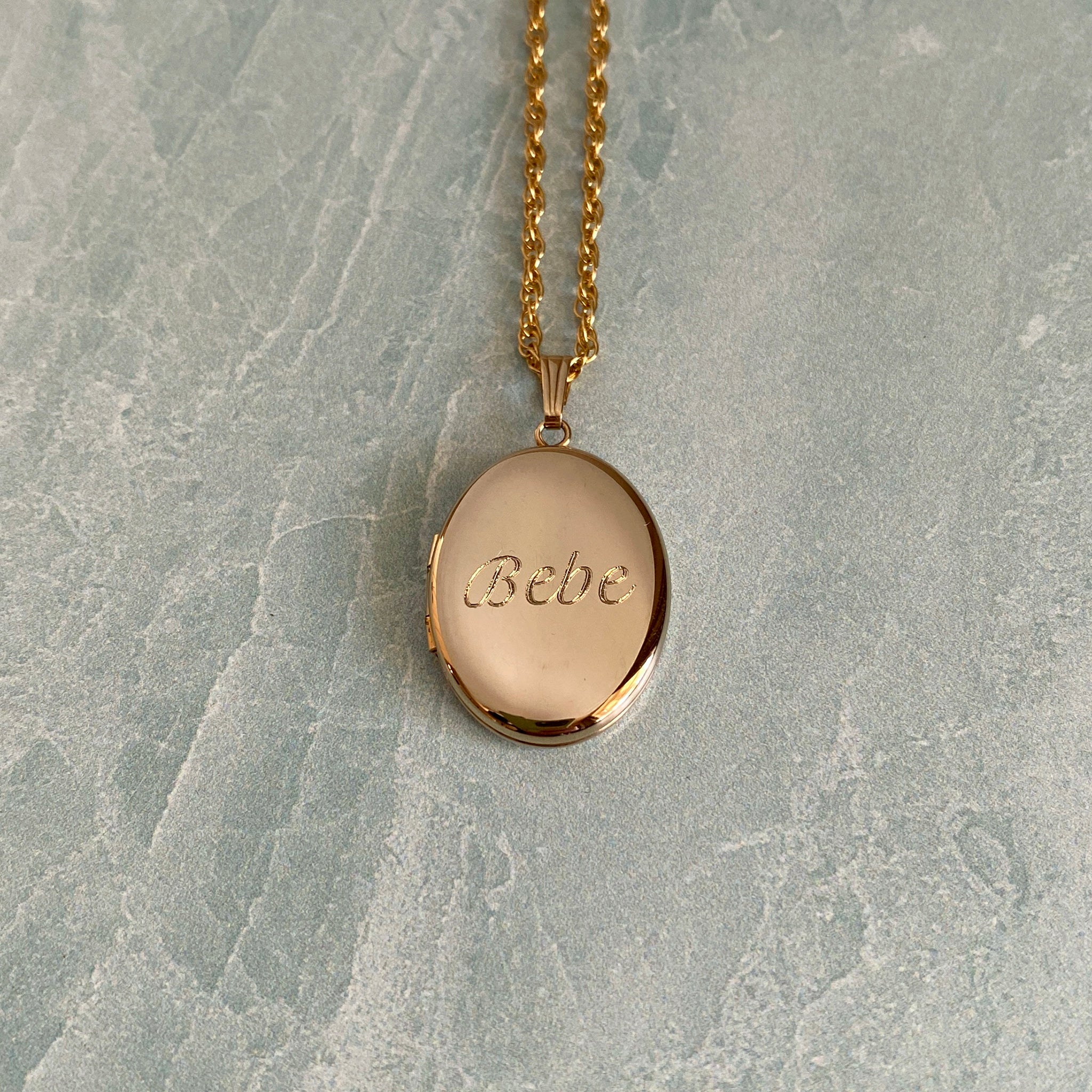 14K Gold Filled 20x25mm Oval Locket Necklace for Women - Vintage Photo Pendant Jewelry Gift for Mom, Grandma, Valentine's Day & Special Occasions