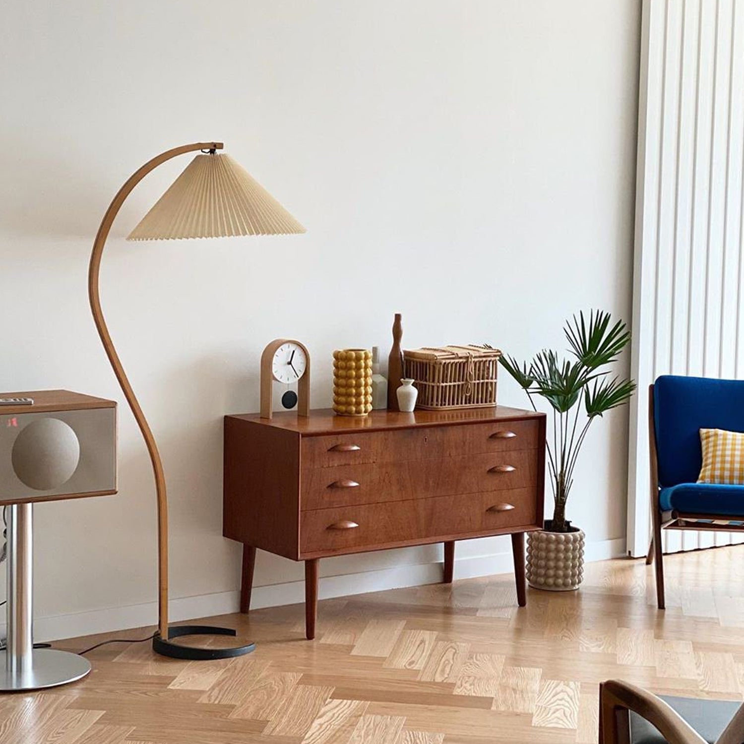 Modern Caprani Floor Lamp - Adjustable LED Standing Light for Living Room, Bedroom & Office - Warm White & Cool White Dimmable Lighting - Perfect for Reading, Relaxing & Decor